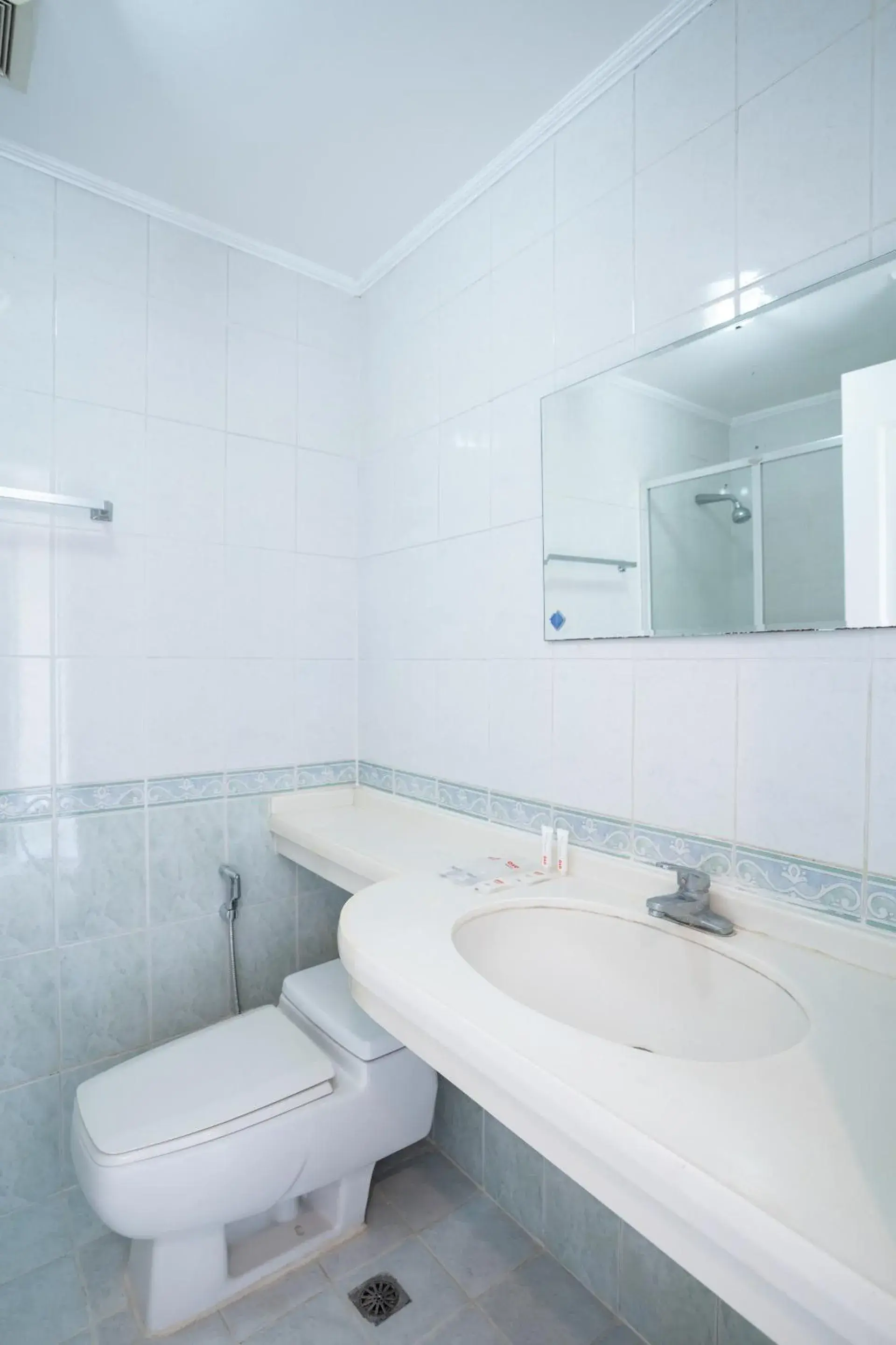 Bathroom in Manila Airport Hotel by Urban Connect Bathroom in Manila Airport Hotel by Urban Connect