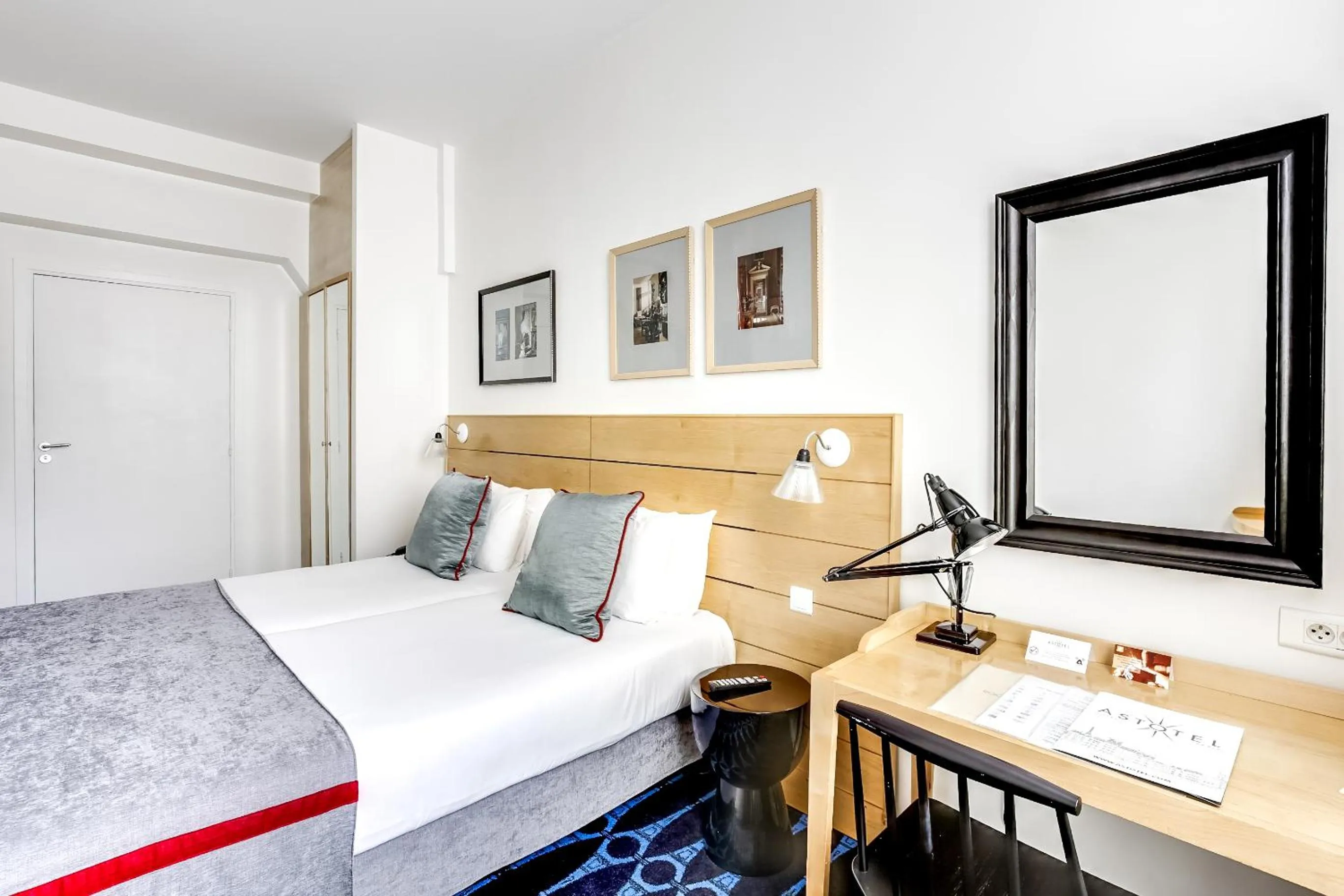 Bedroom, Bed in Hotel Lorette - Astotel