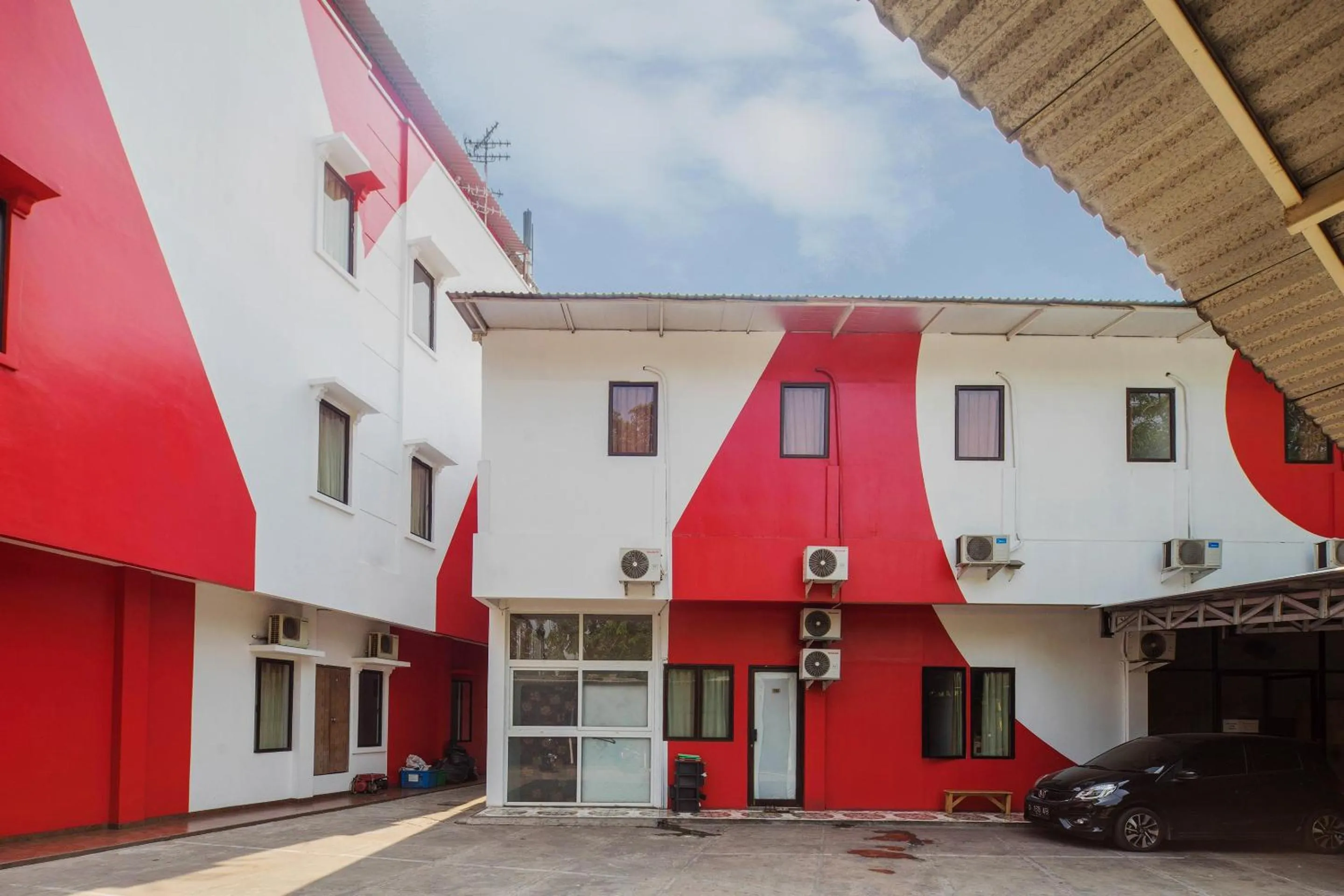 Facade/entrance in Hotel O Idola Residence