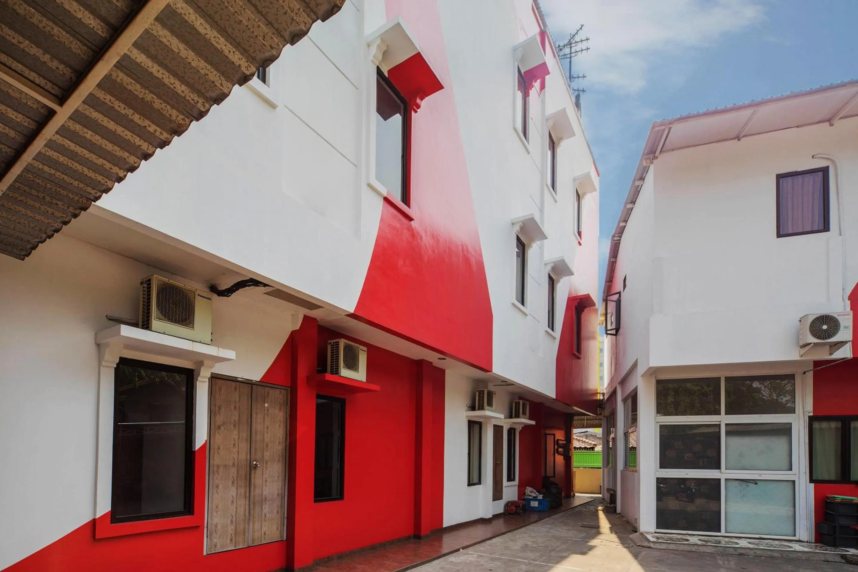 Facade/entrance in Hotel O Idola Residence