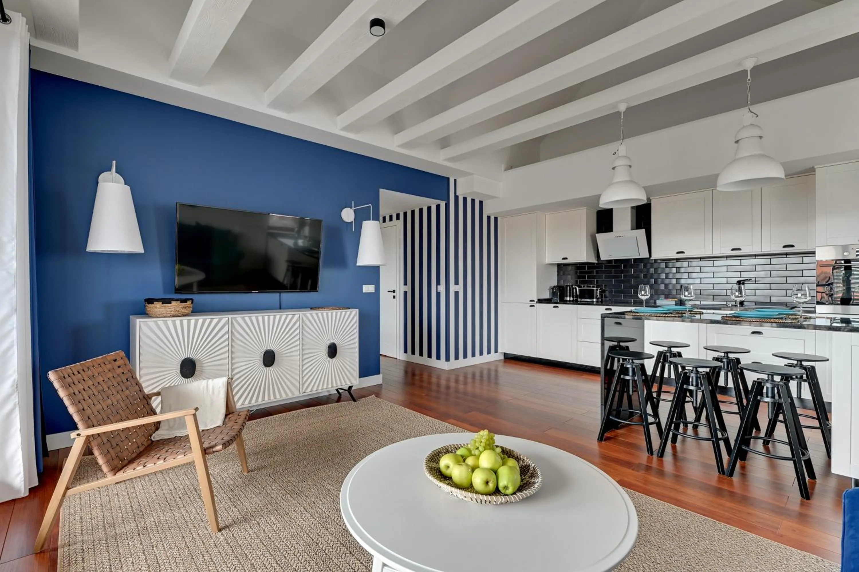 TV and multimedia in Waterlane Island - Riverview Pool, SPA, Gym & Parking by Downtown Apartments