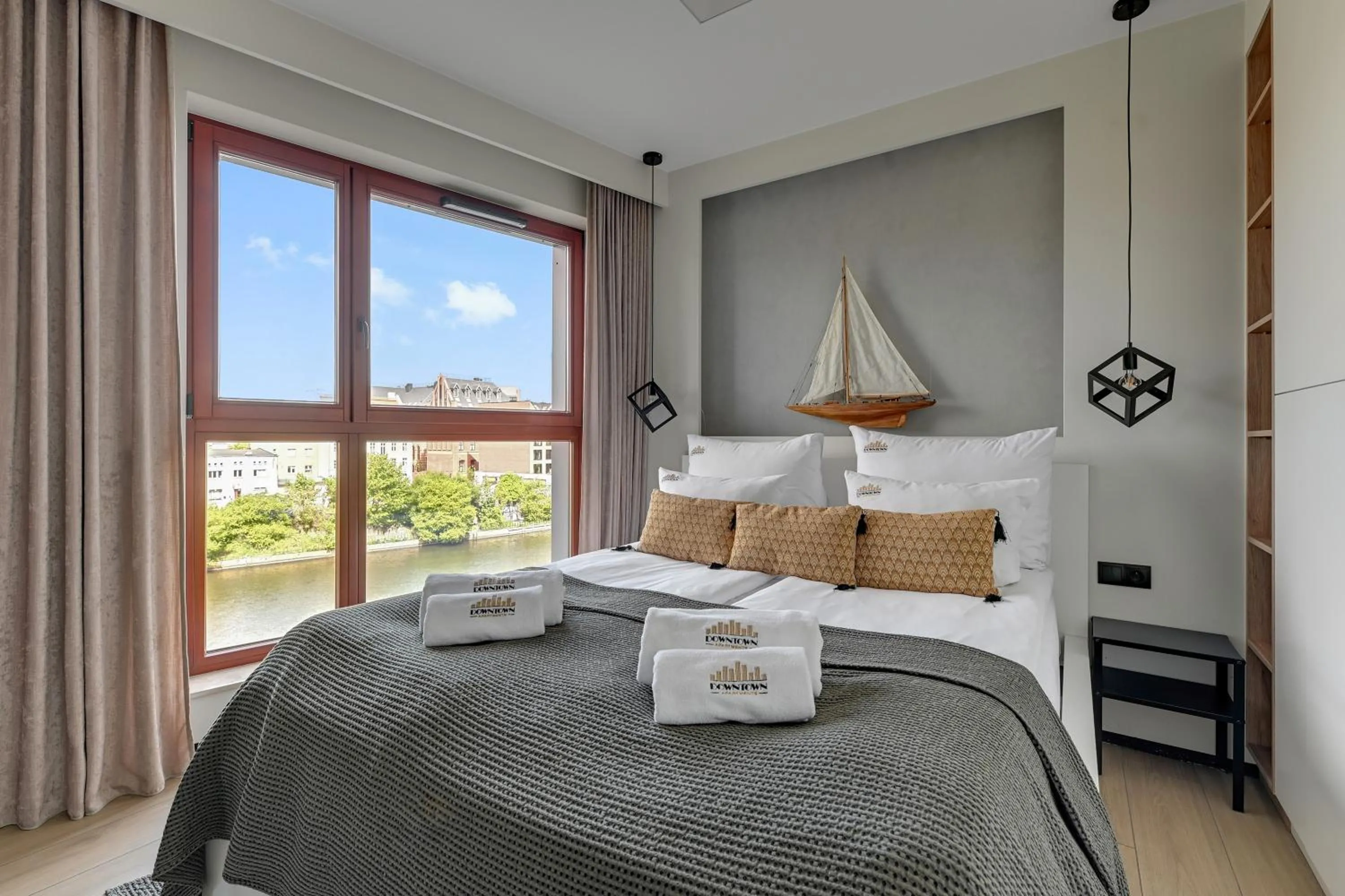 Bed in Waterlane Island - Riverview Pool, SPA, Gym & Parking by Downtown Apartments