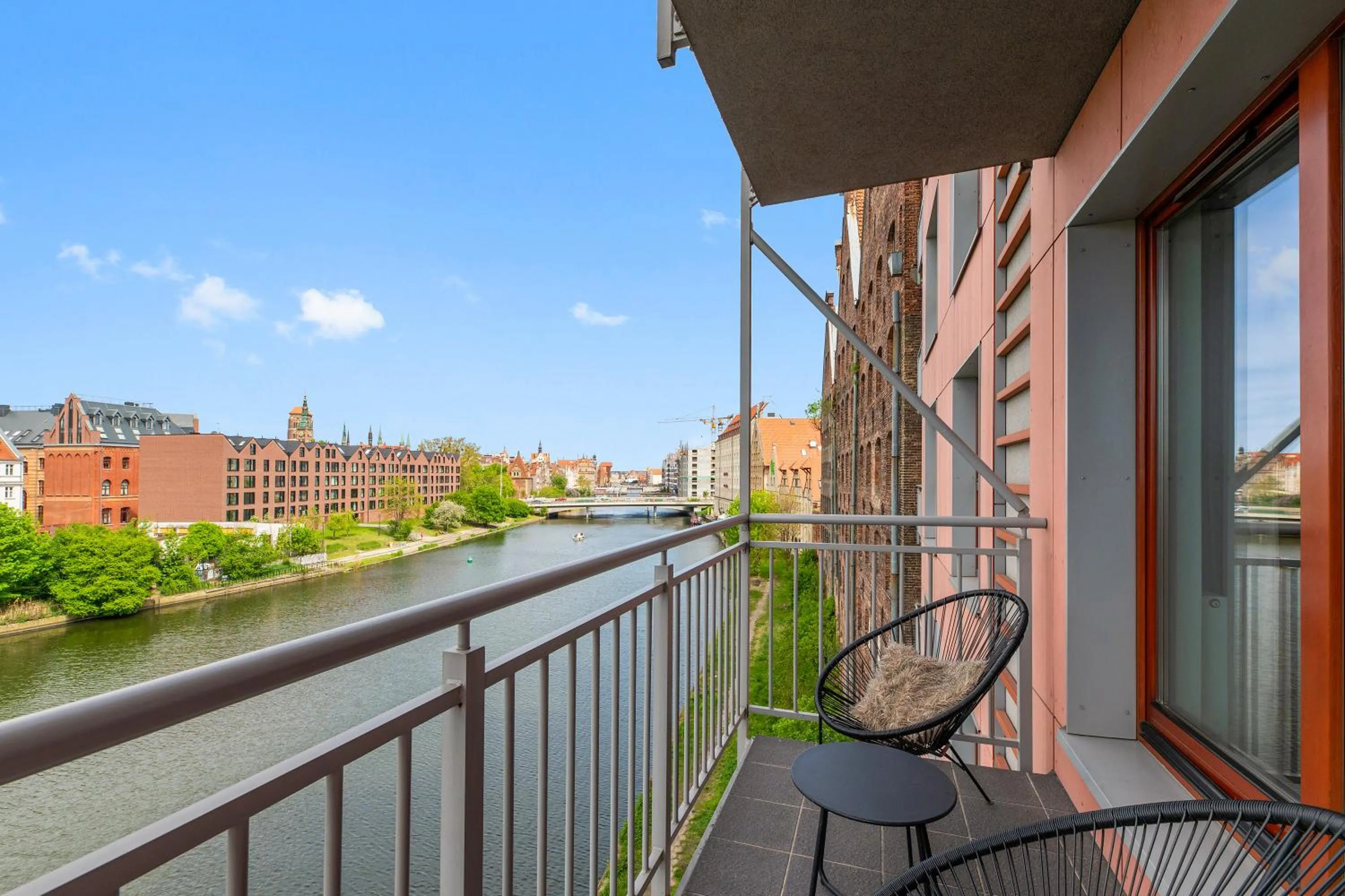 Day in Waterlane Island - Riverview Pool, SPA, Gym & Parking by Downtown Apartments