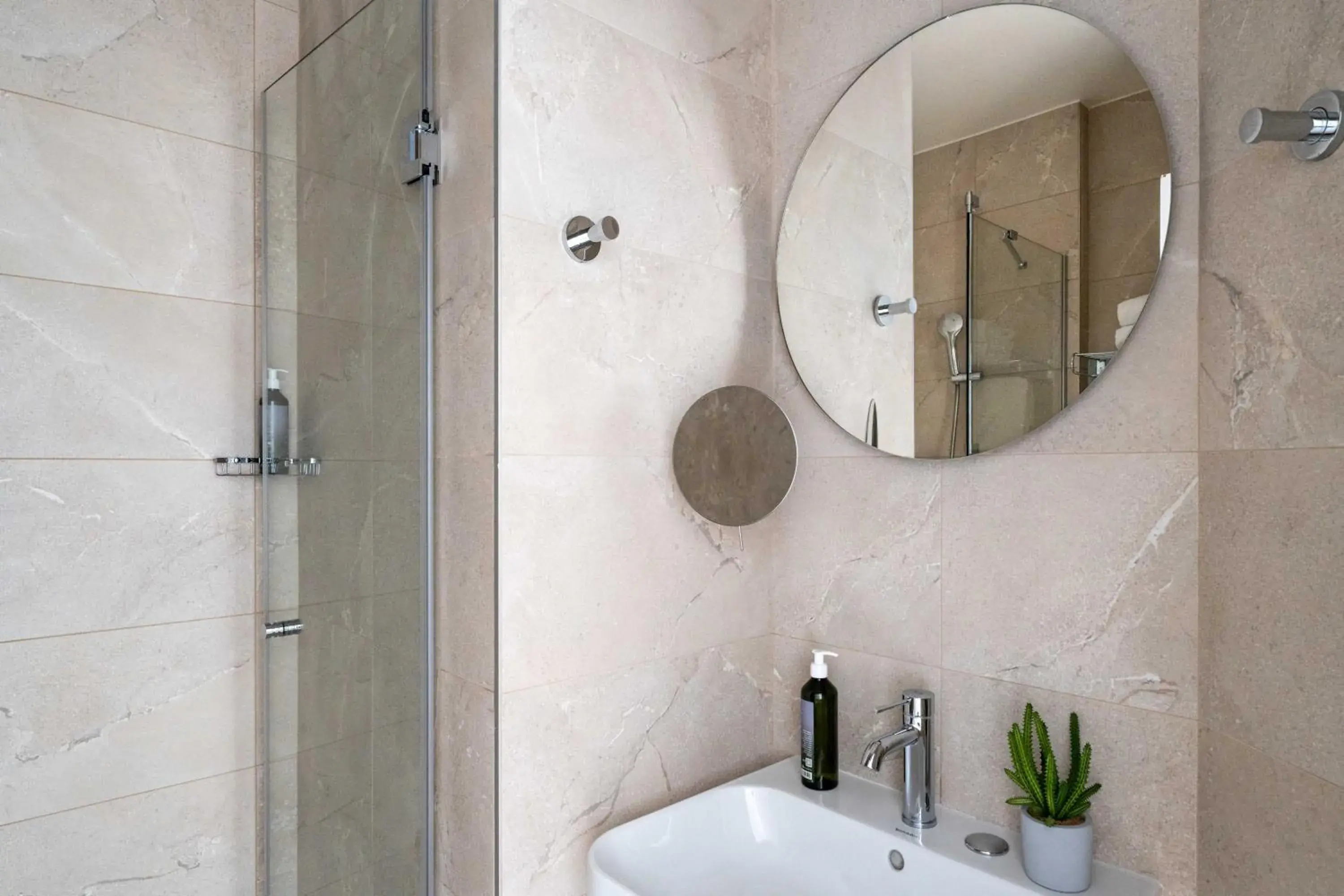 Bathroom in Hotel Acadia - Astotel Bathroom in Hotel Acadia - Astotel