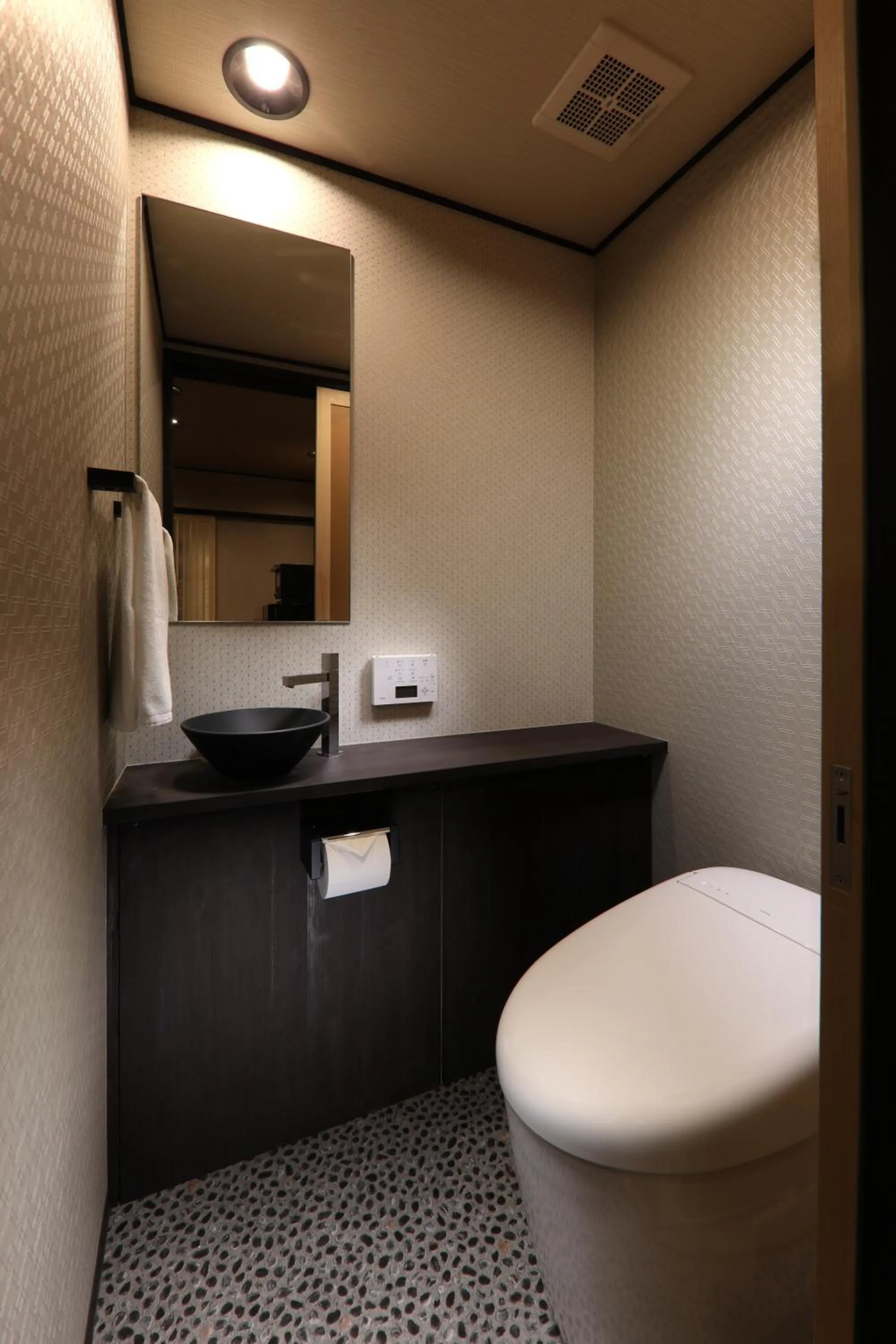 Toilet in Kanade Kyoto-Hachijoguchi