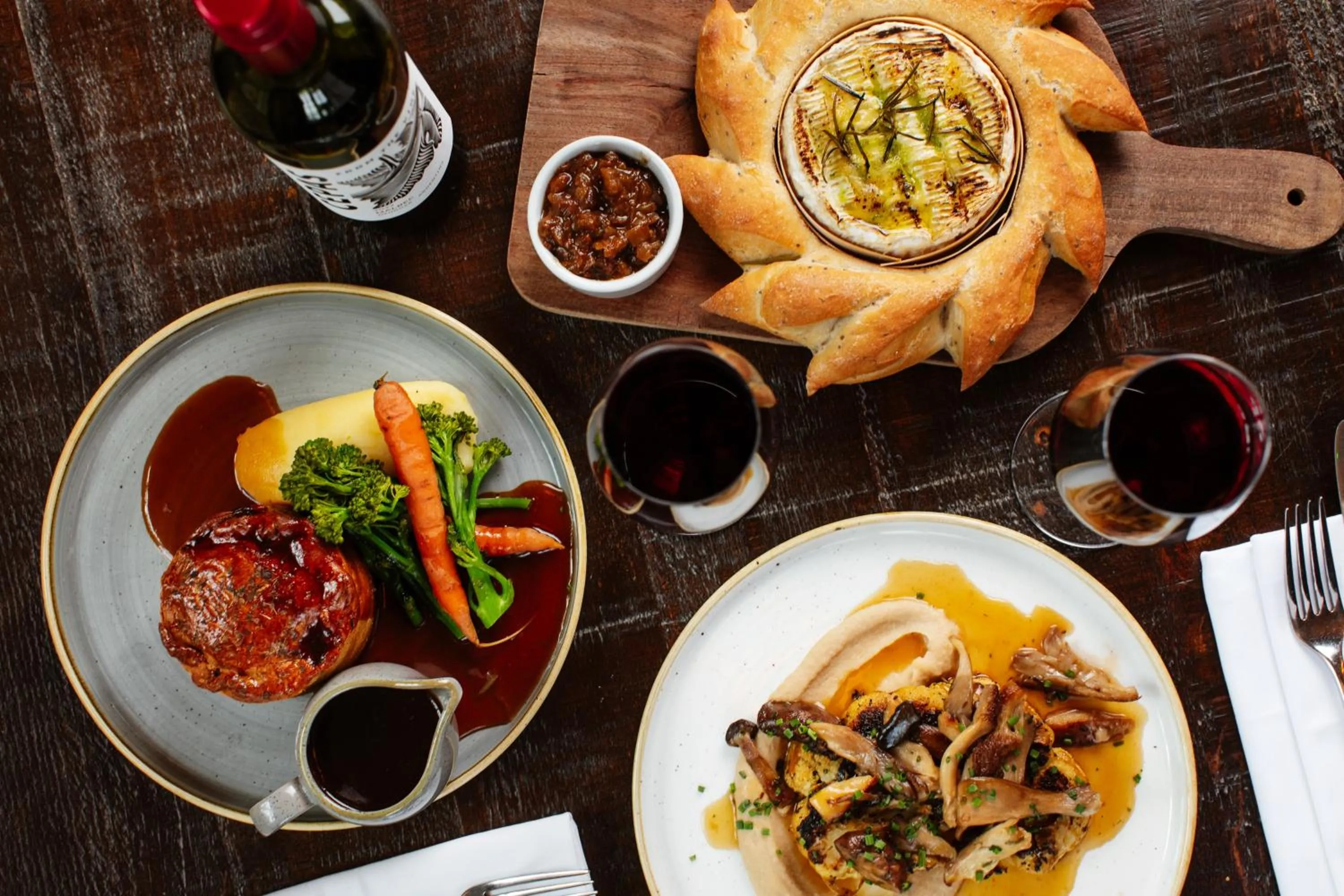 Restaurant/places to eat in The Old New Inn