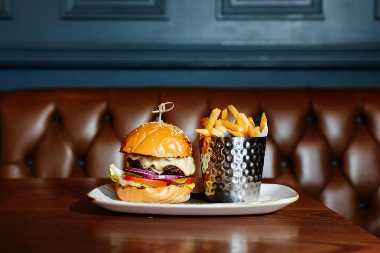 Restaurant/places to eat in The Old New Inn