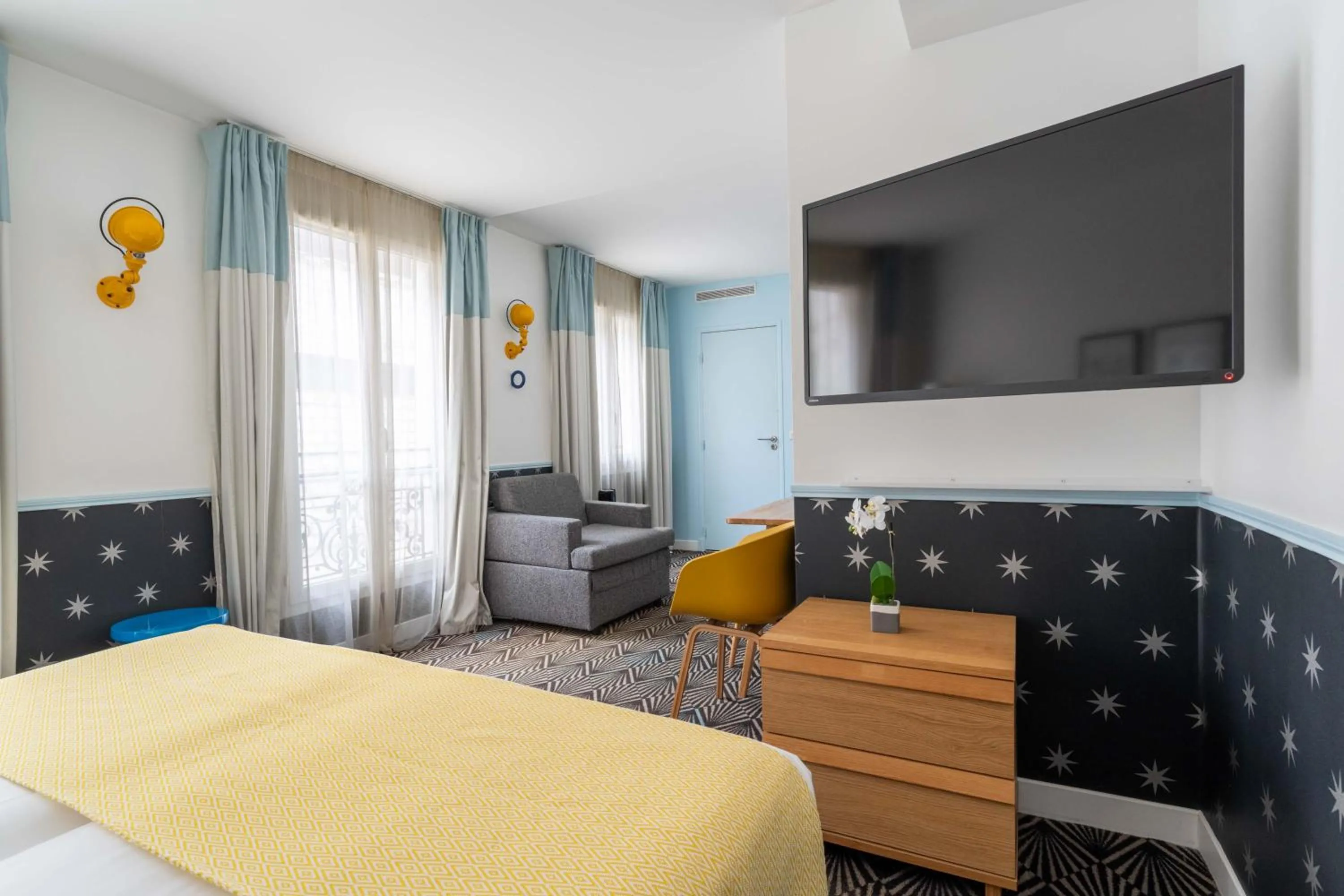 Photo of the whole room, Bed in Hôtel Augustin - Astotel