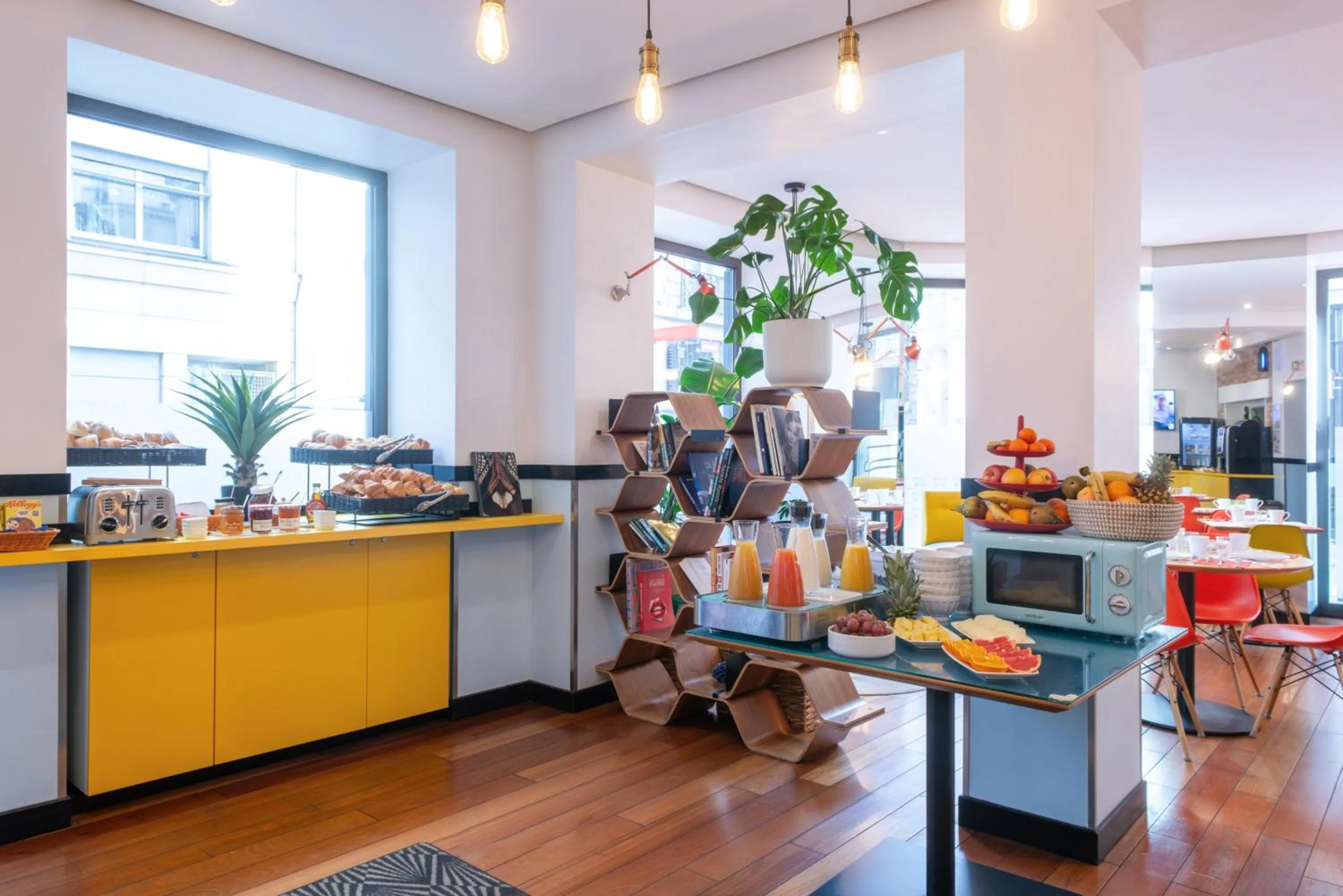 Breakfast in Hôtel Augustin - Astotel