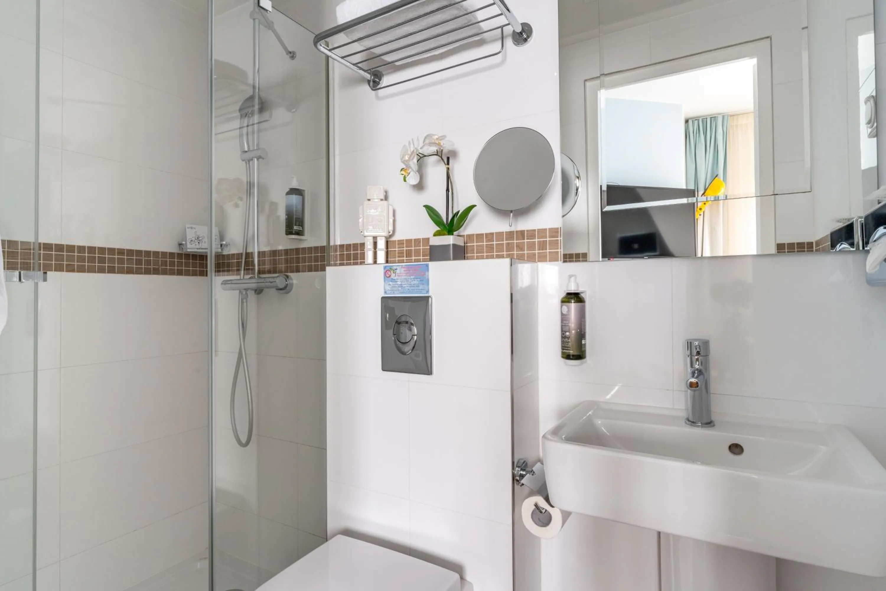 Bathroom in Hôtel Augustin - Astotel