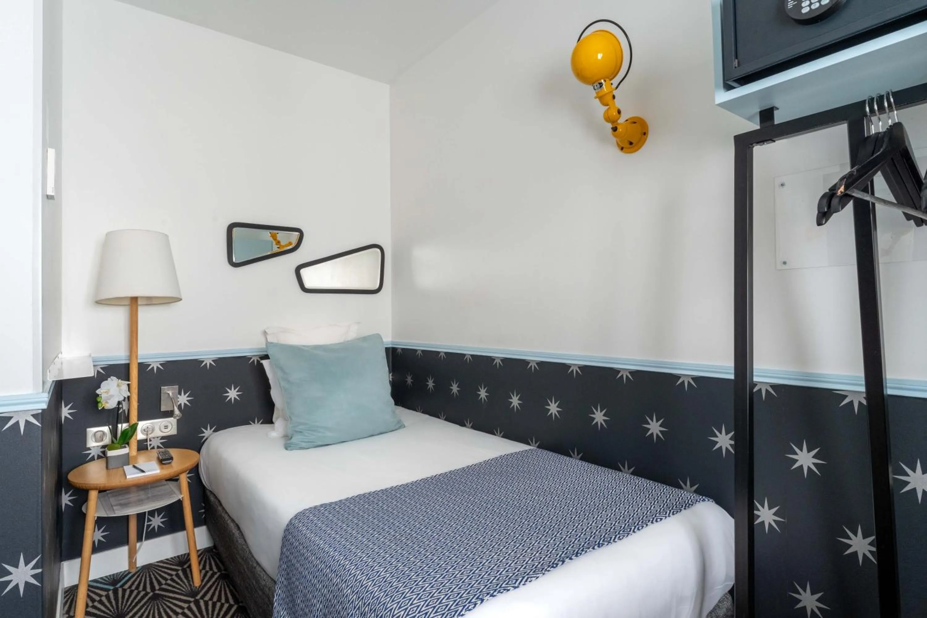 Bed in Hôtel Augustin - Astotel