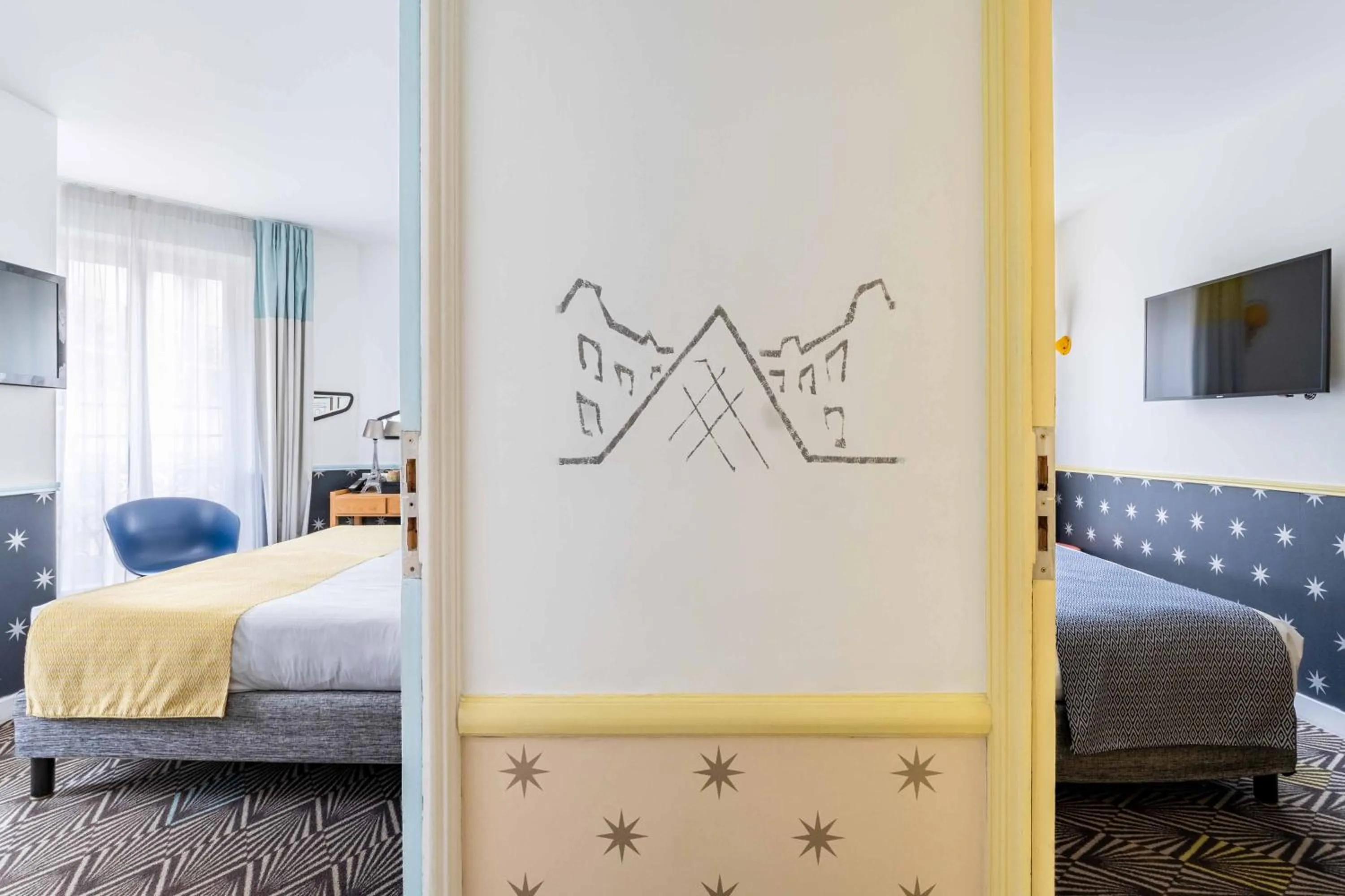 Bedroom, Bed in Hôtel Augustin - Astotel