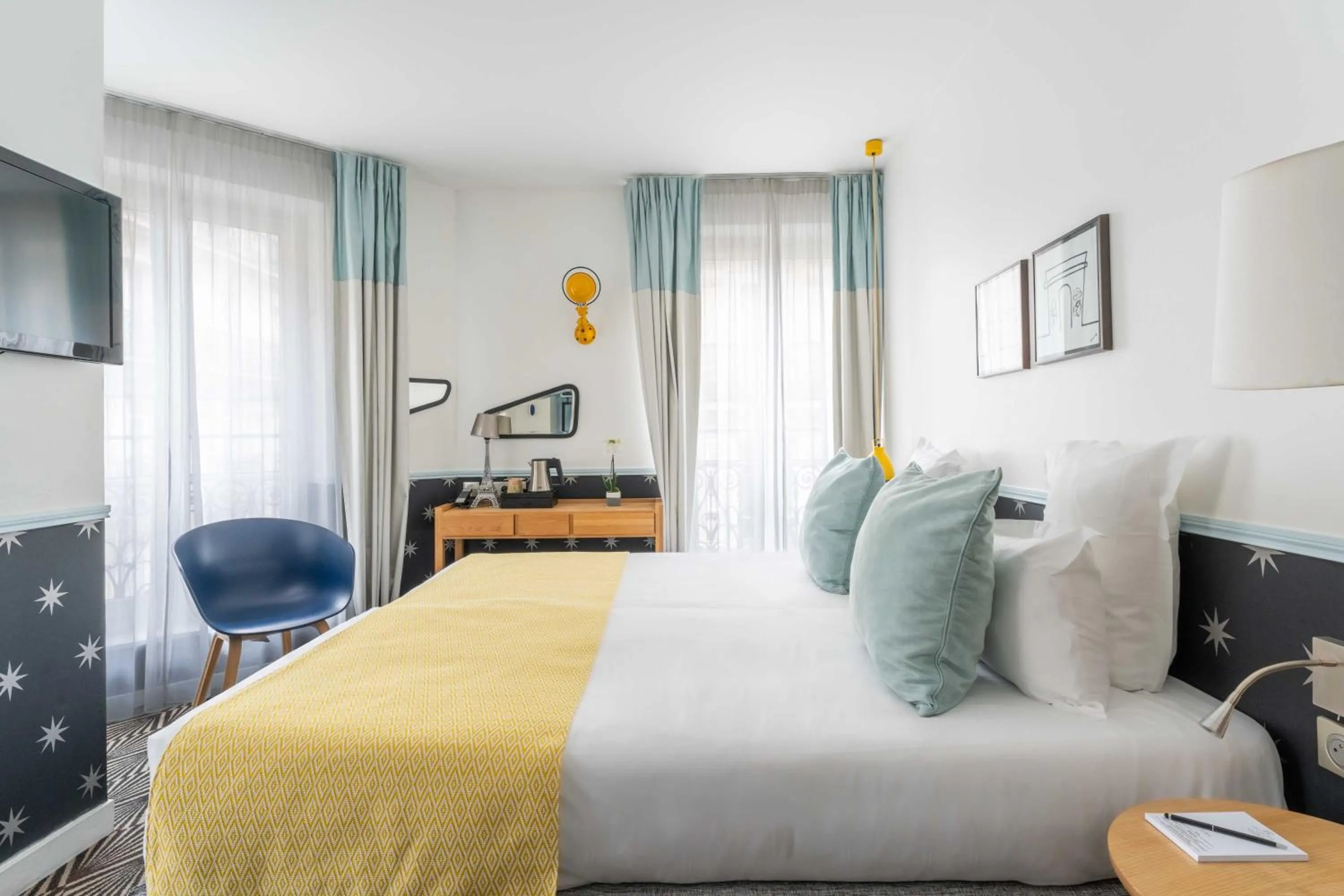 Bedroom, Bed in Hôtel Augustin - Astotel