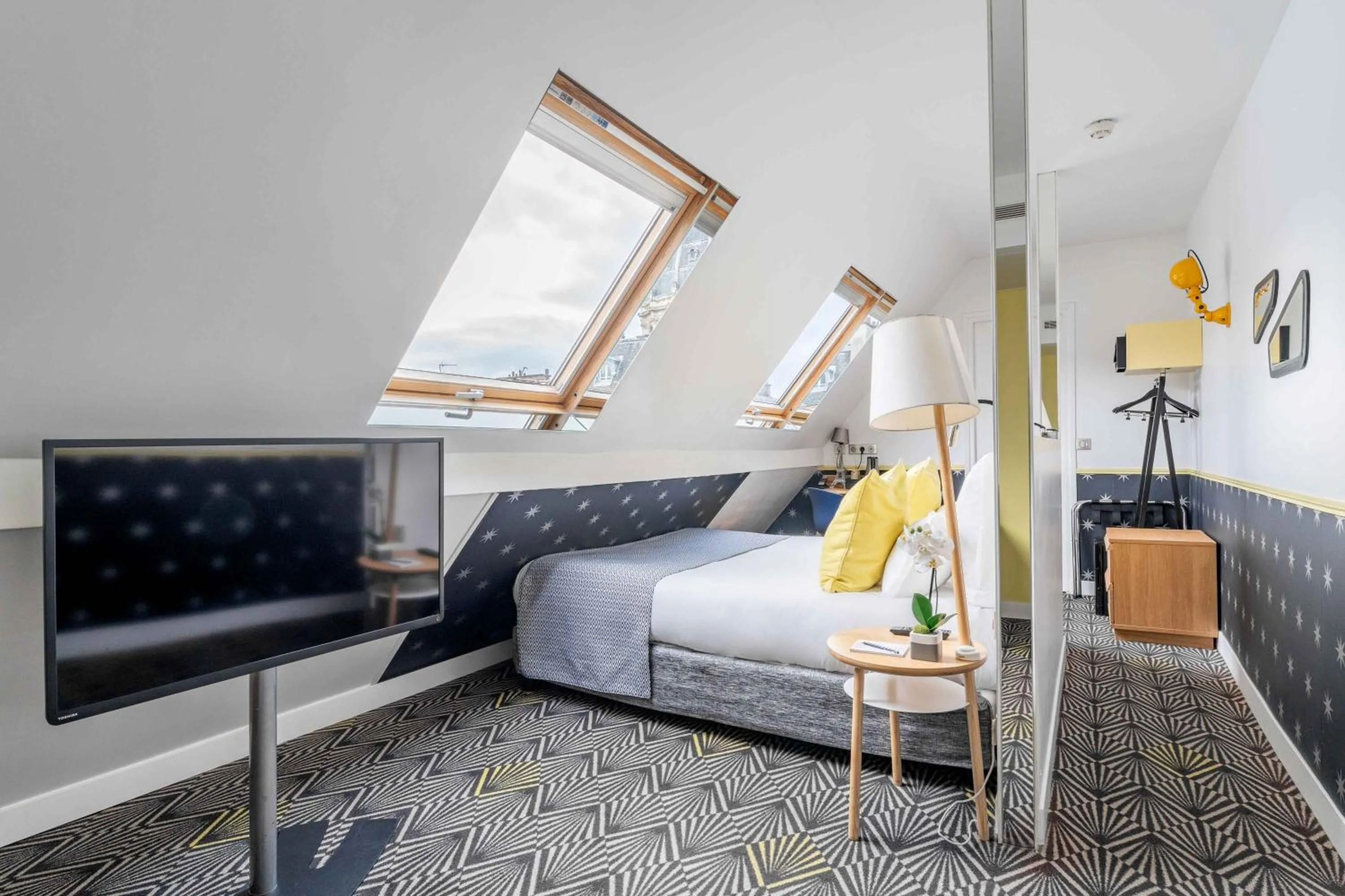 Bedroom, Bed in Hôtel Augustin - Astotel