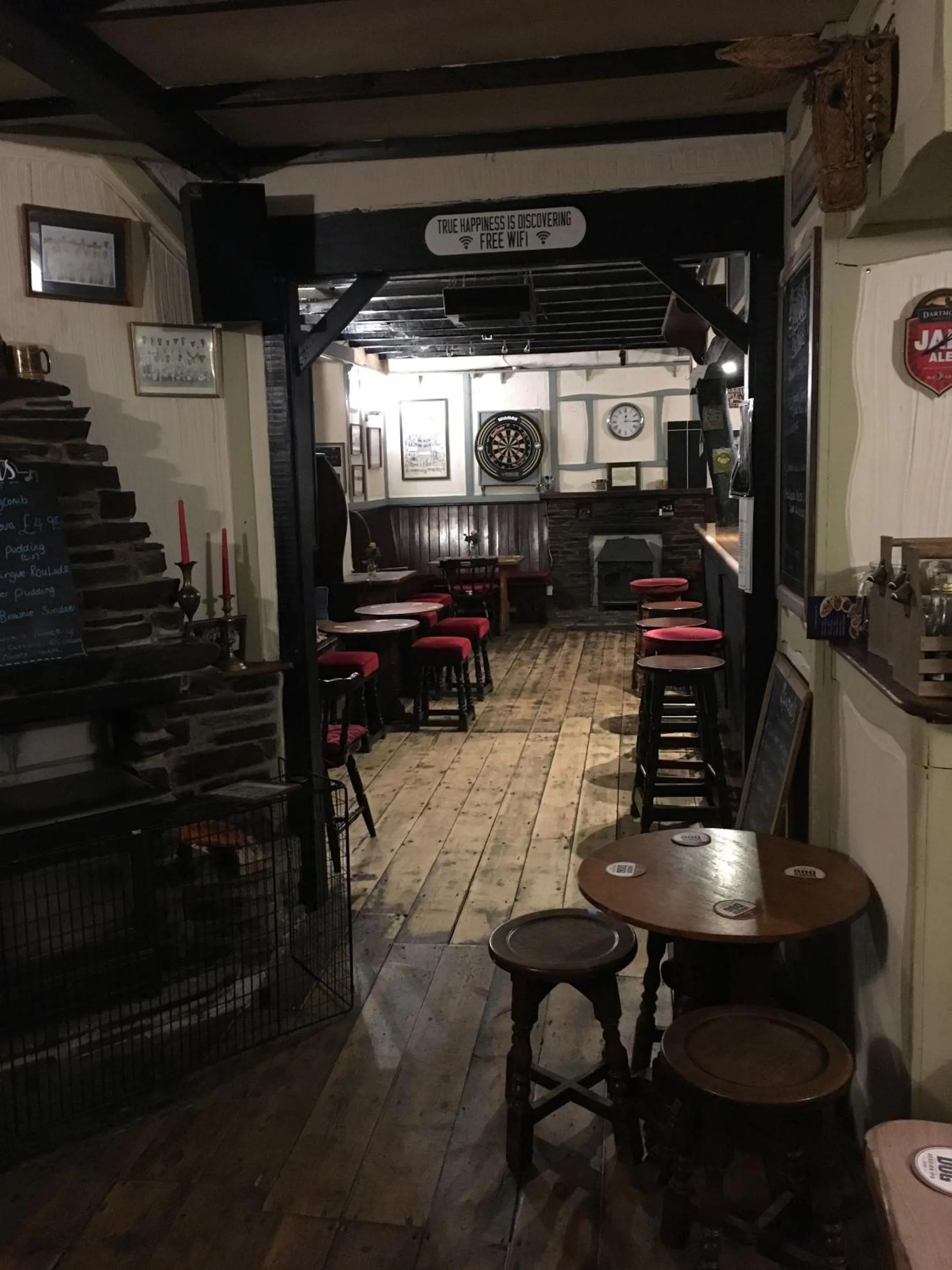 Lounge or bar in Blue Lion Inn