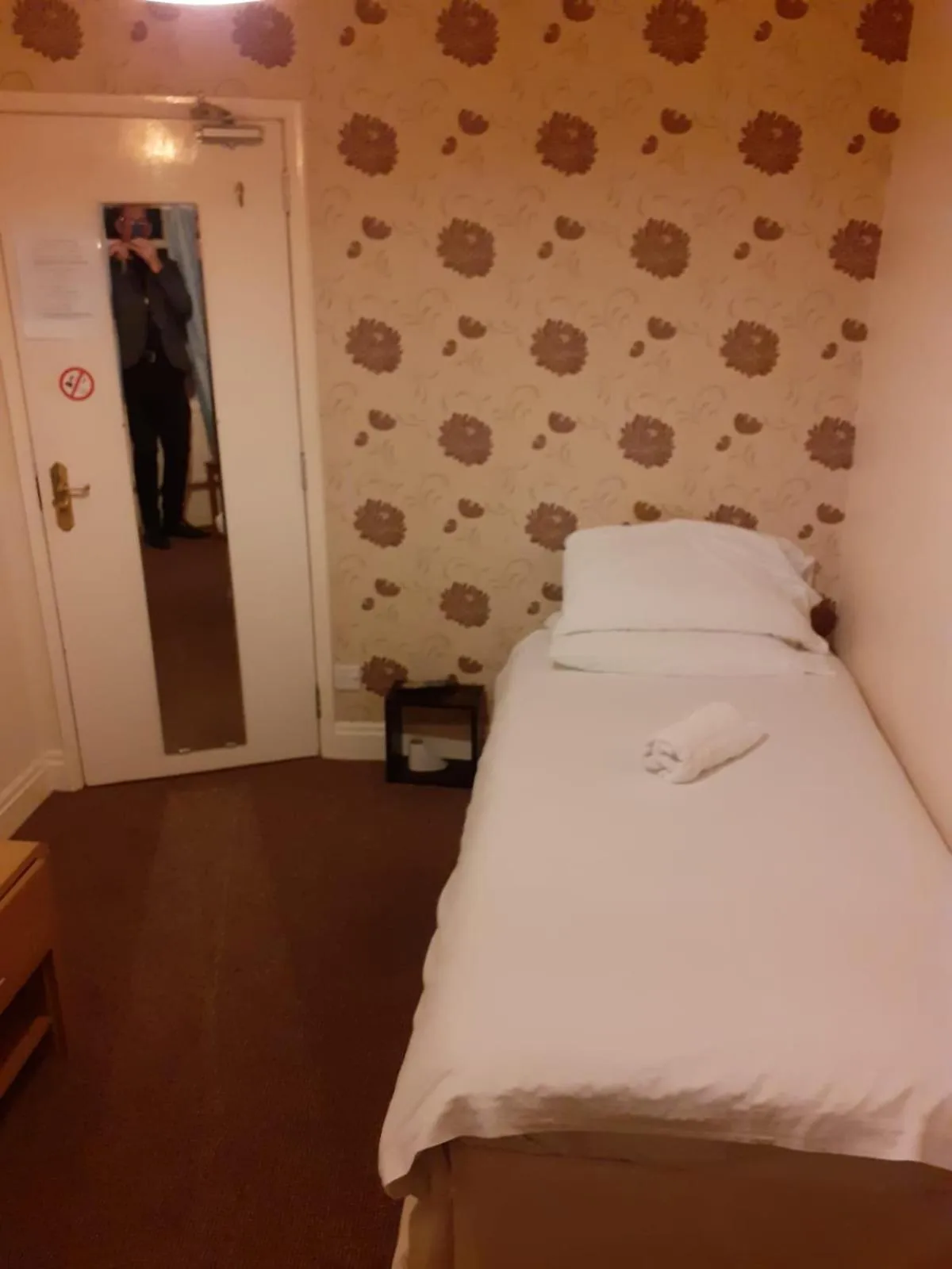 Bedroom, Bed in Coach and Horses