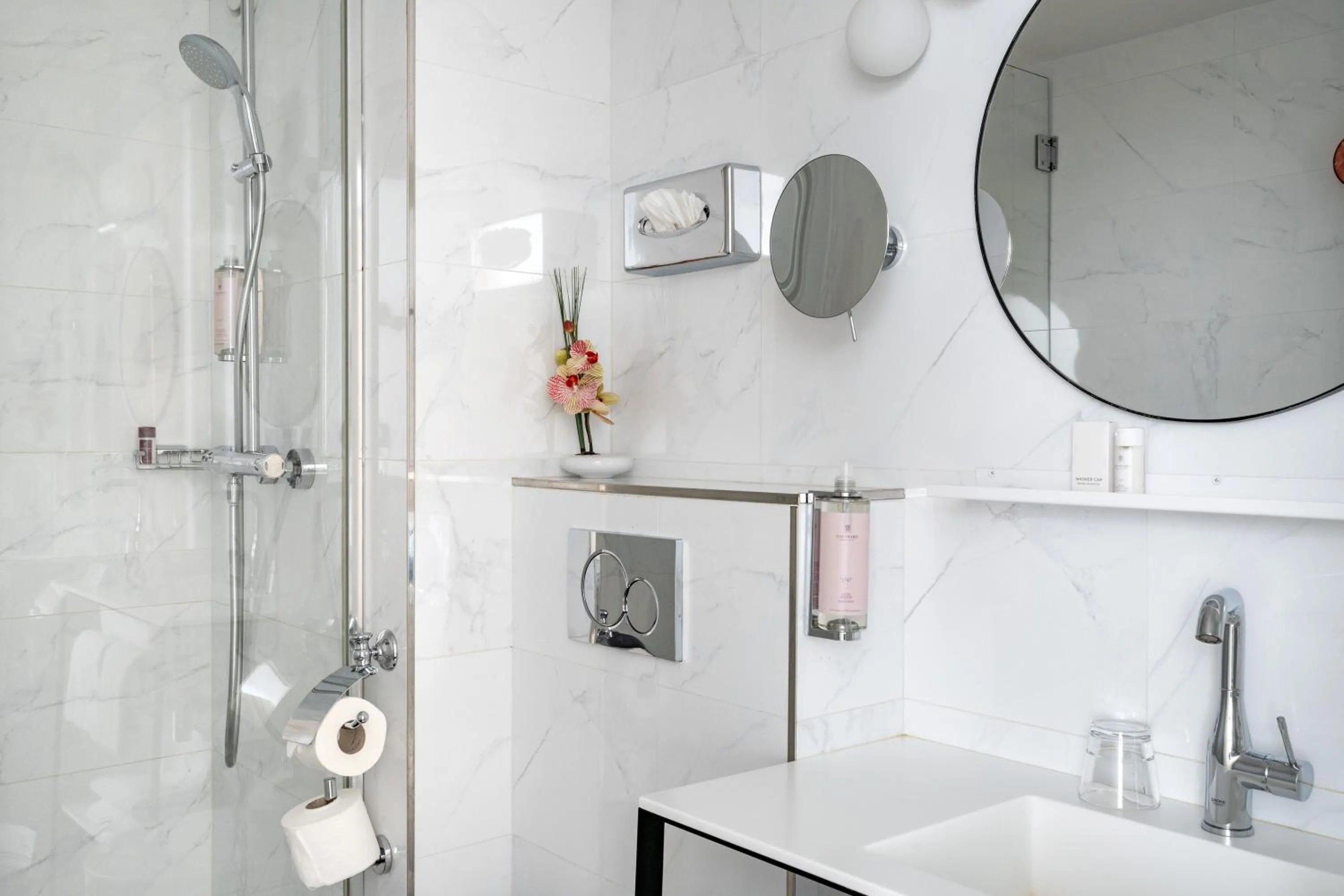 Bathroom in Hotel Malte - Astotel