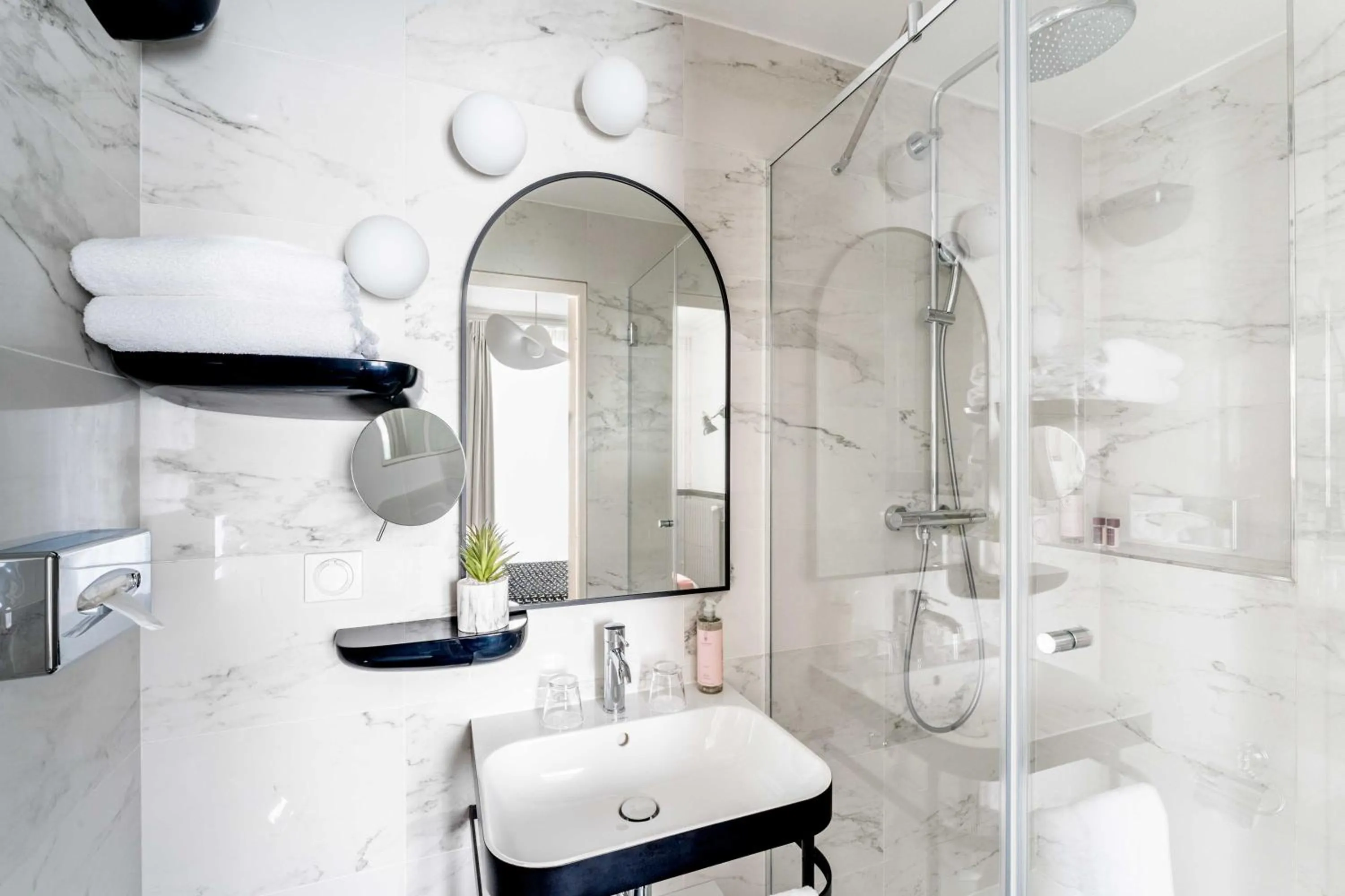 Bathroom in Hotel Malte - Astotel