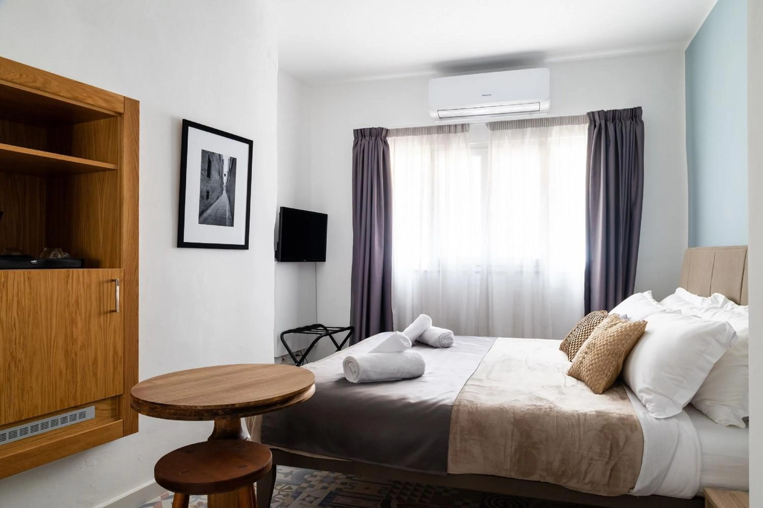 Bedroom, Bed in MYN in Rabat