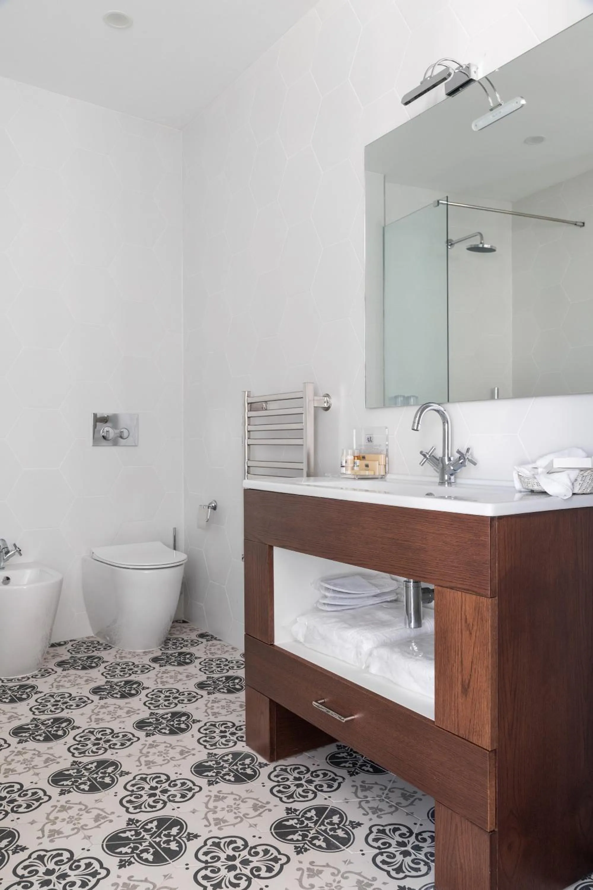 Shower in MYN in Rabat