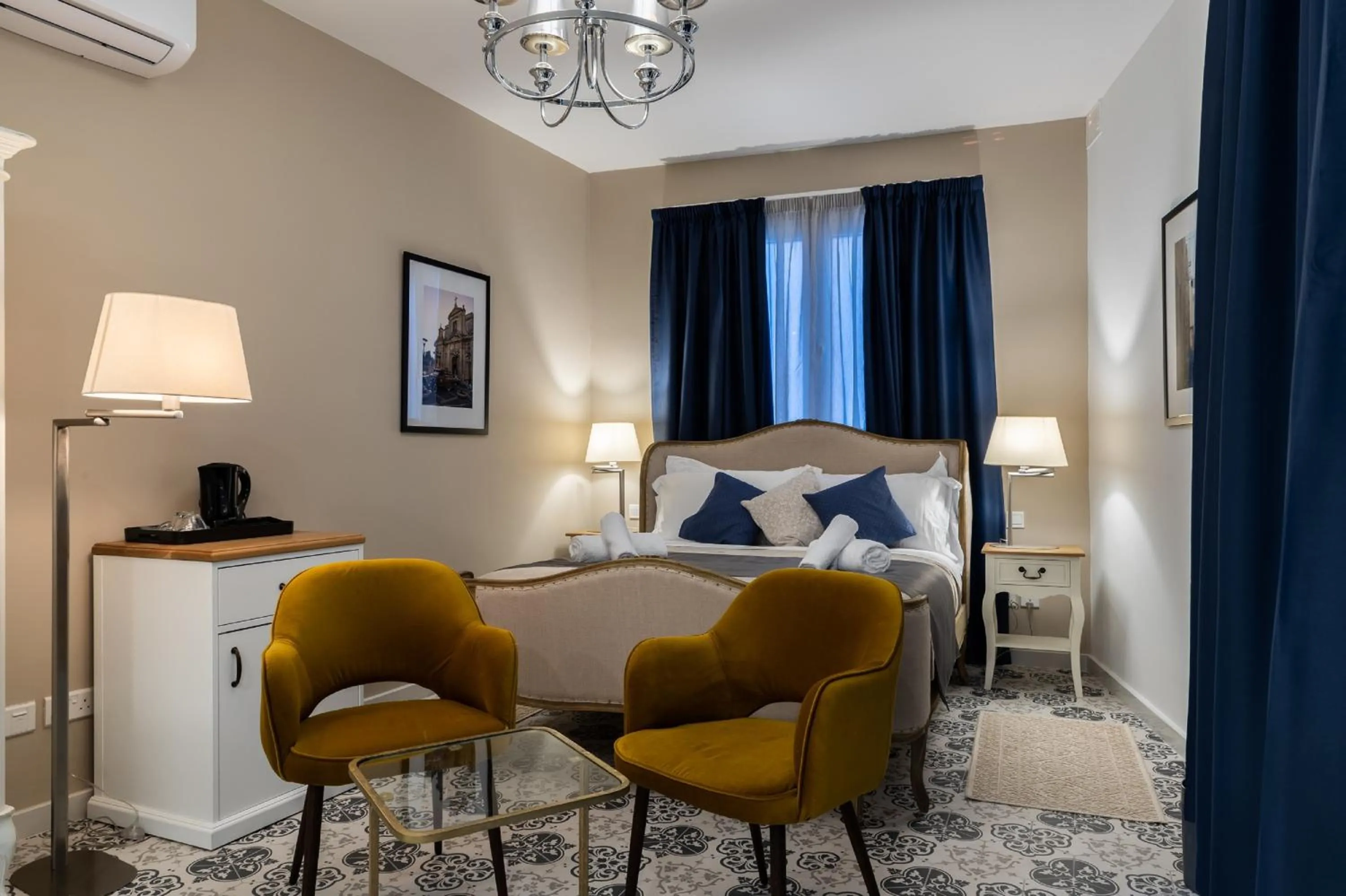 Bedroom, Bed in MYN in Rabat