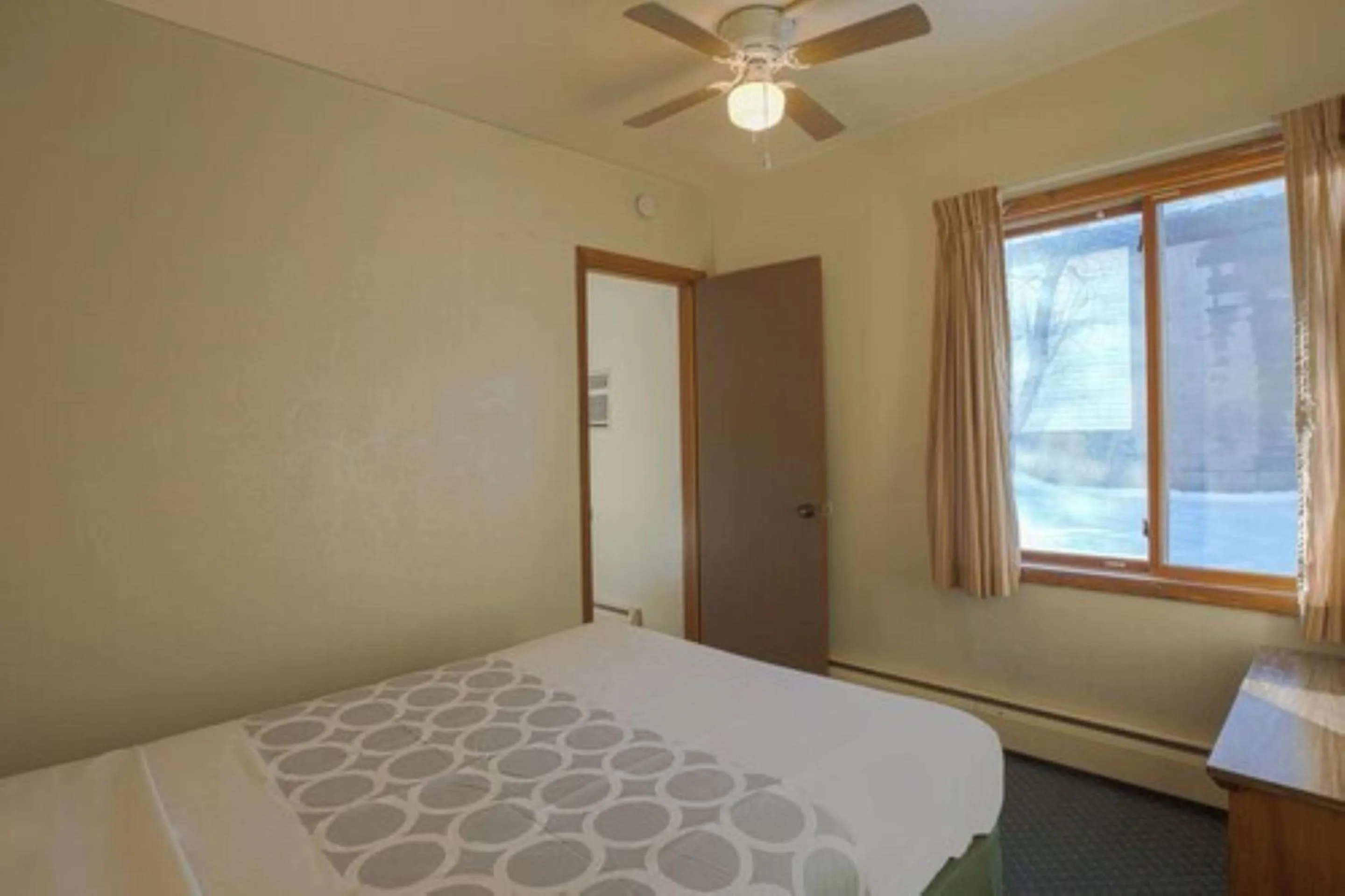 Bedroom, Bed in Love Hotels Silver Street by OYO at Hurley WI