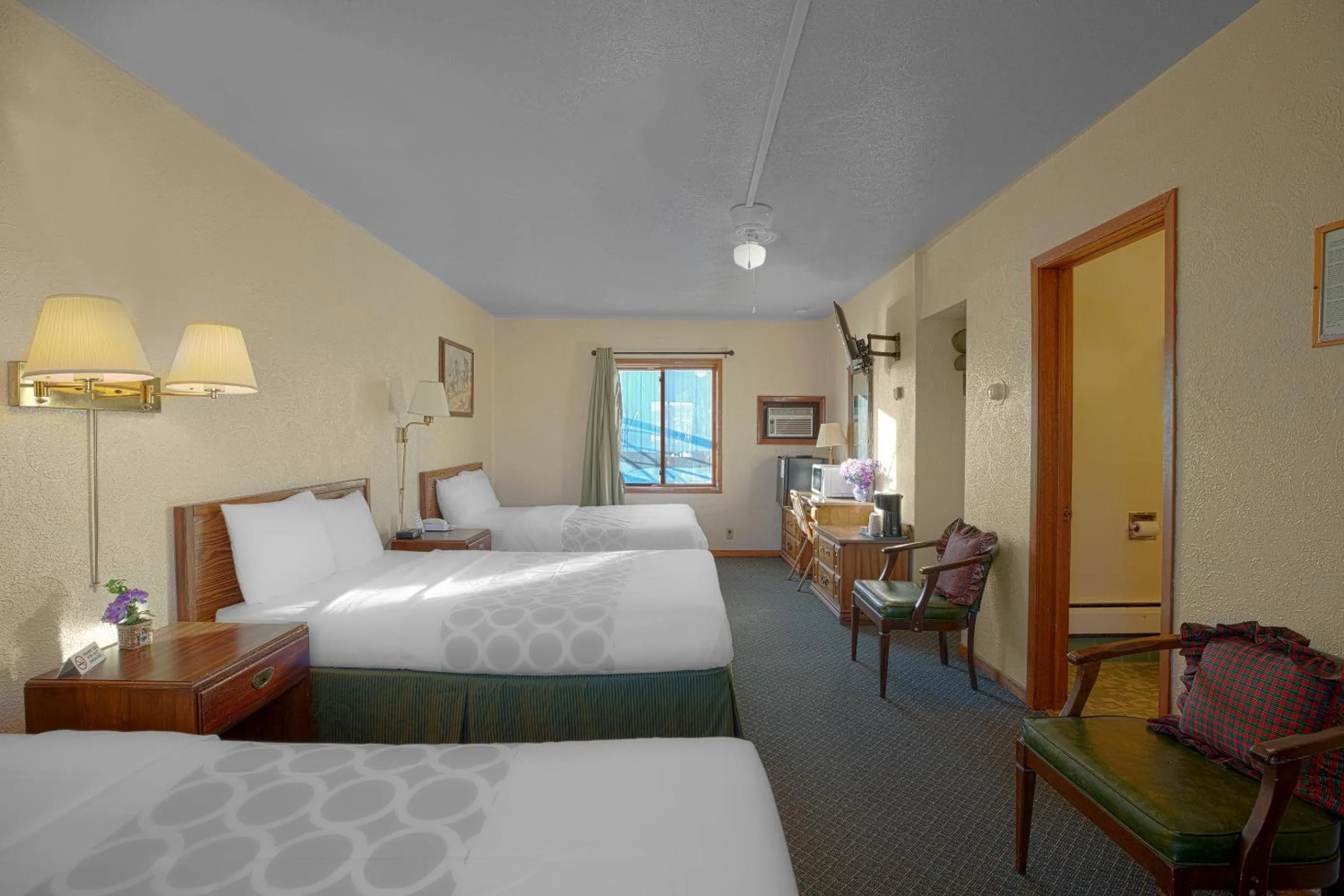 Bedroom, Bed in Love Hotels Silver Street by OYO at Hurley WI