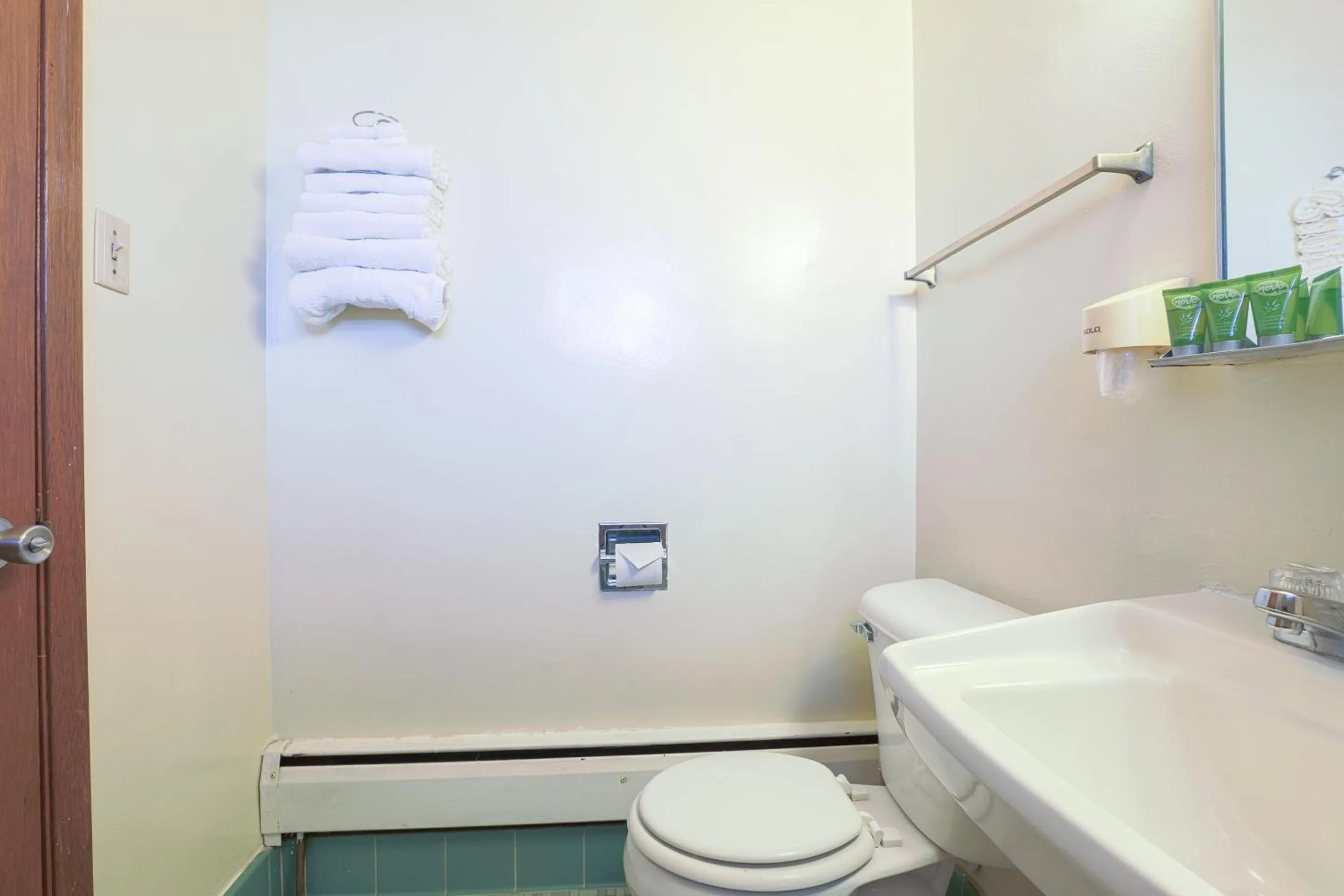 Bathroom in Love Hotels Silver Street by OYO at Hurley WI