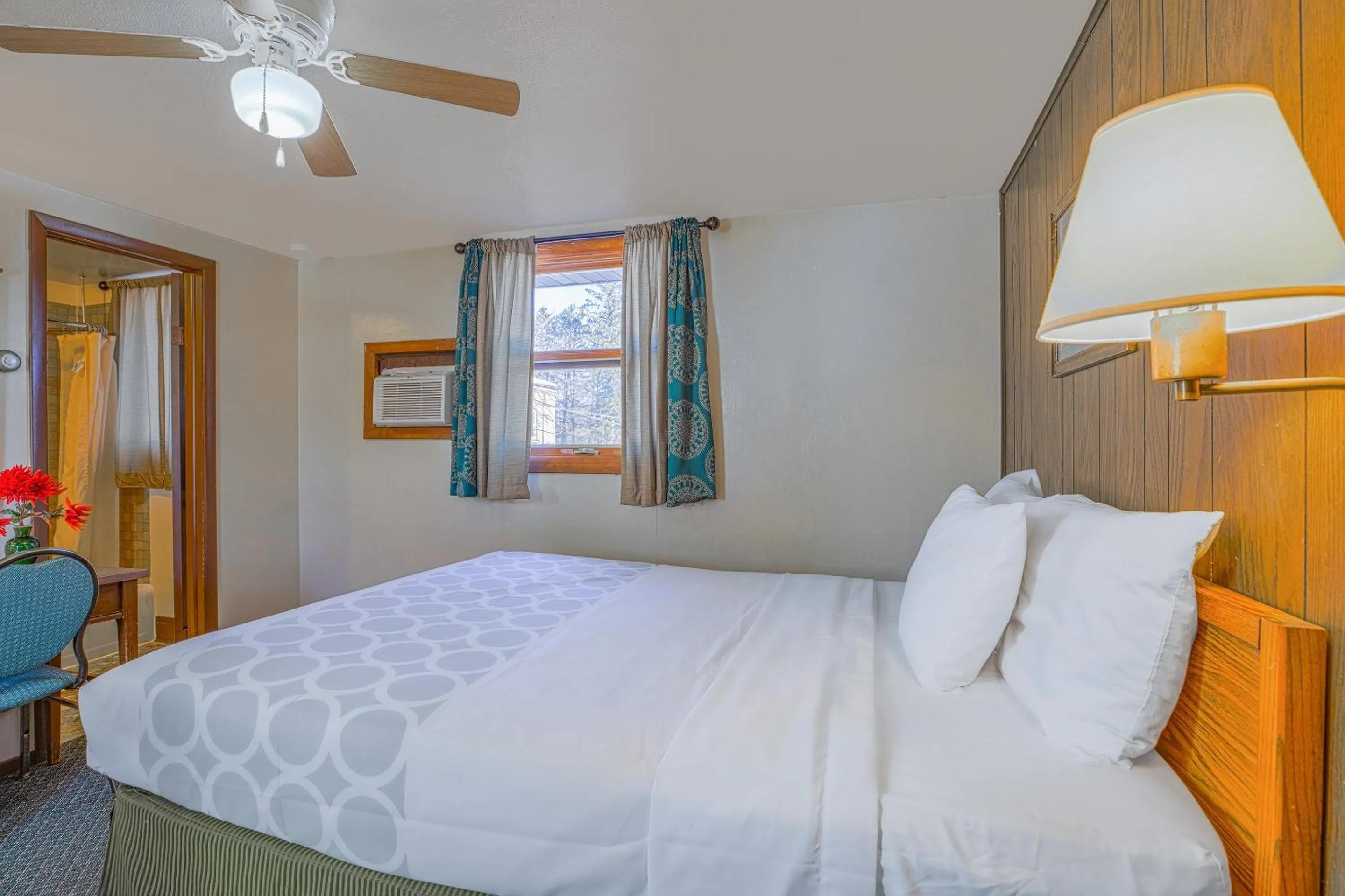 Bedroom, Bed in Love Hotels Silver Street by OYO at Hurley WI