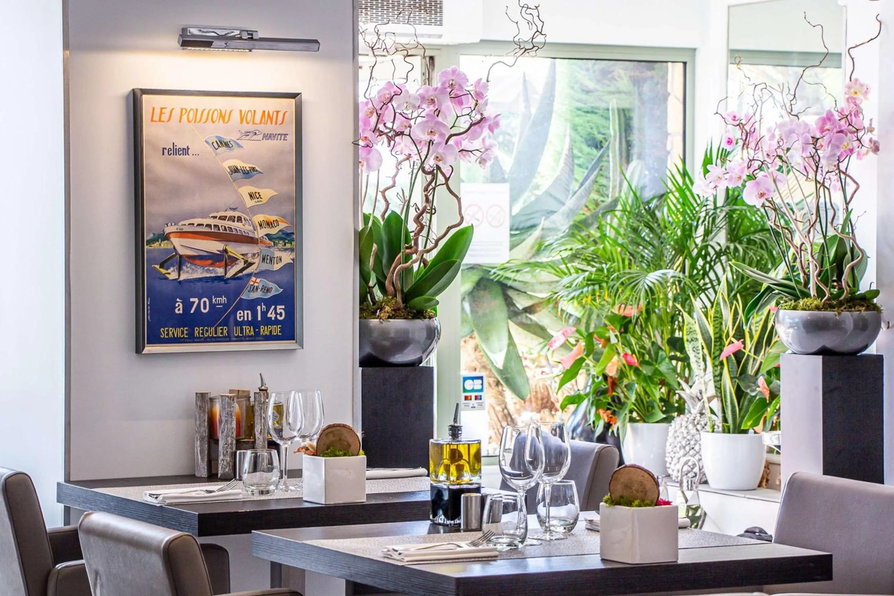 Restaurant/places to eat in Best Western Premier Hotel Prince de Galles