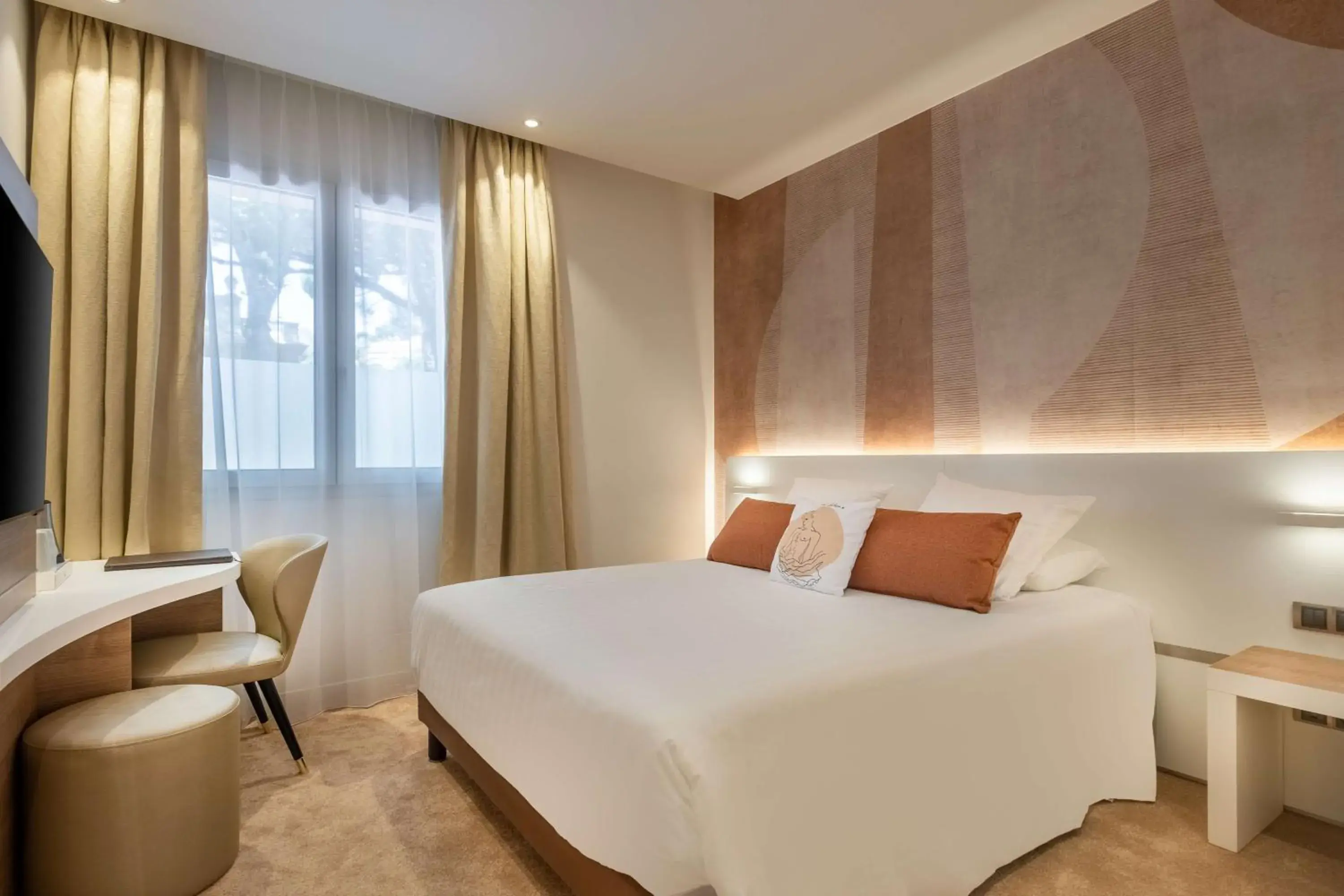 Bedroom, Bed in Best Western Premier Hotel Prince de Galles Bedroom, Bed in Best Western Premier Hotel Prince de Galles