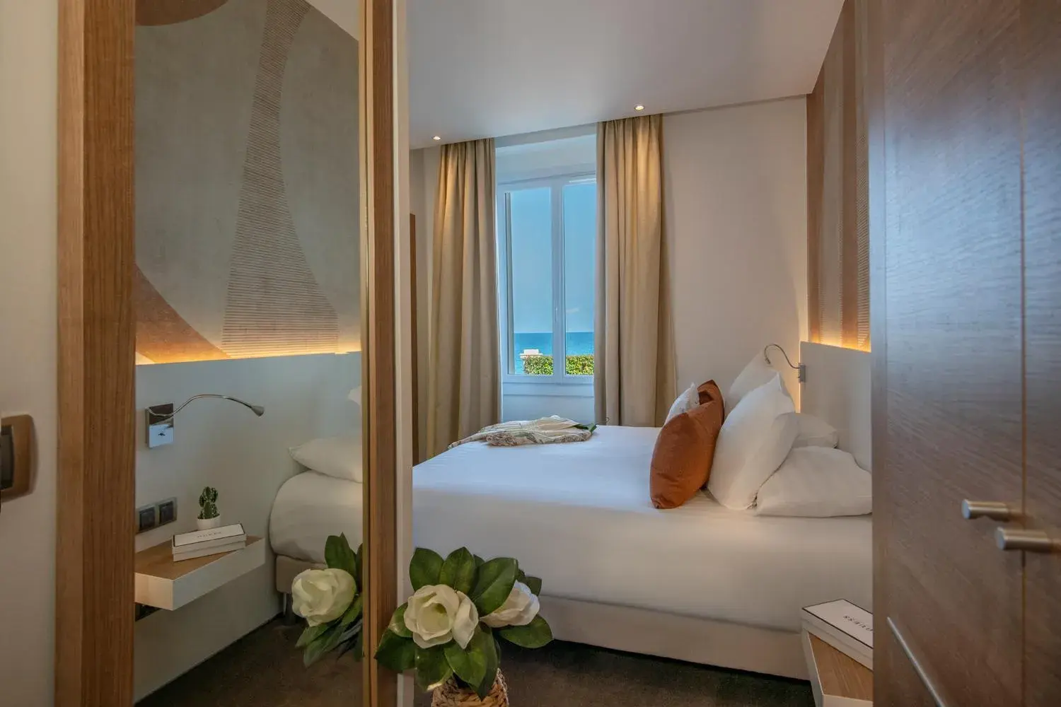 Photo of the whole room, Bed in Best Western Premier Hotel Prince de Galles Photo of the whole room, Bed in Best Western Premier Hotel Prince de Galles