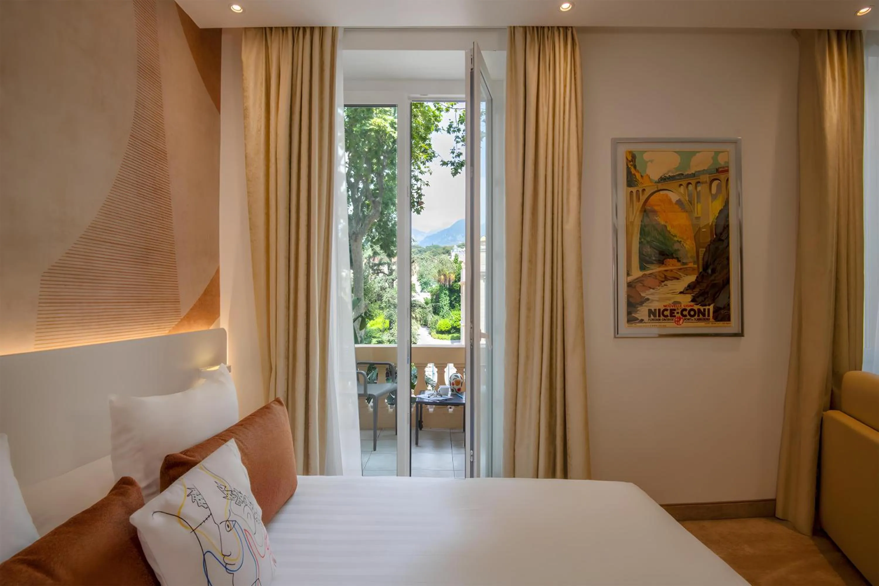 Bedroom, Bed in Best Western Premier Hotel Prince de Galles