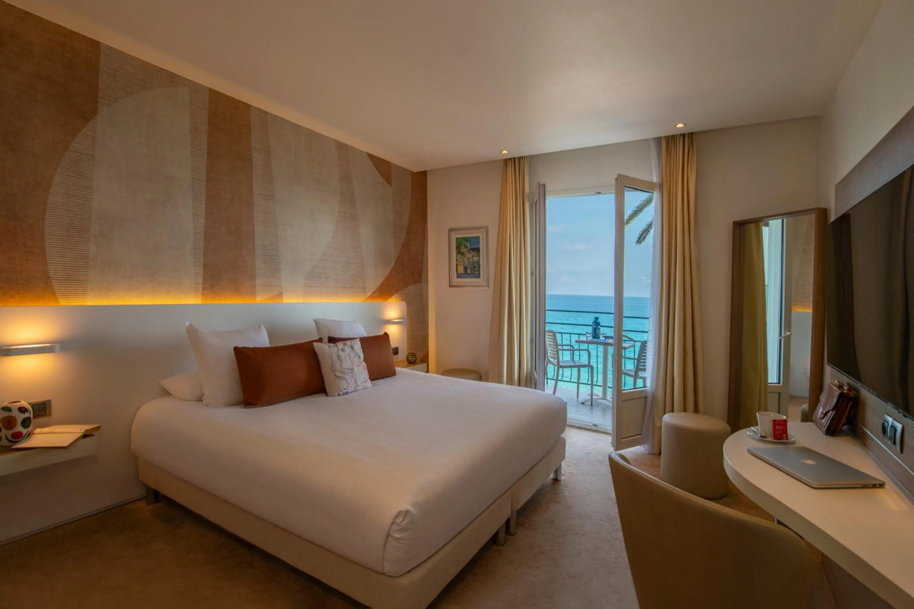 Photo of the whole room, Bed in Best Western Premier Hotel Prince de Galles