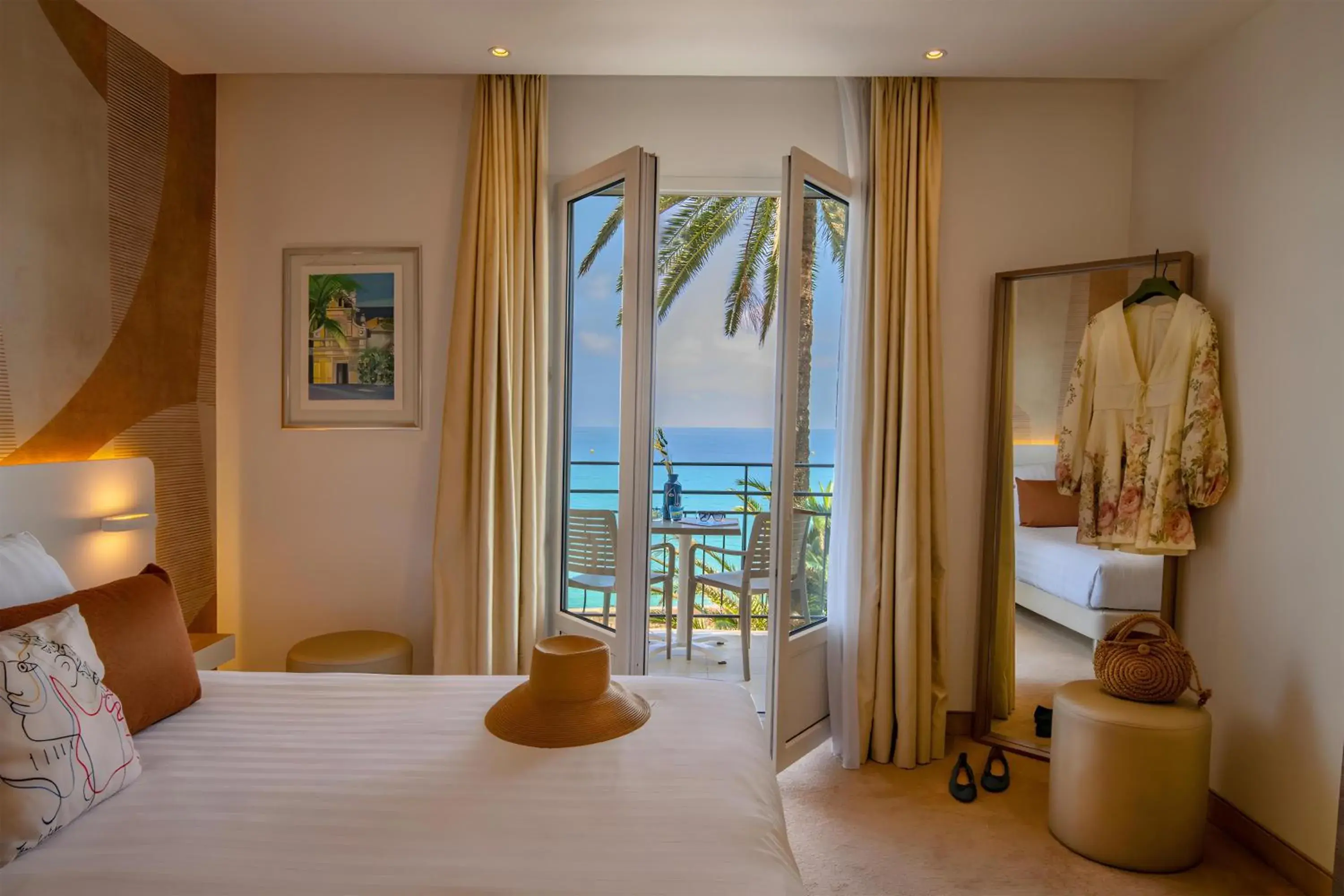 Bedroom, Bed in Best Western Premier Hotel Prince de Galles Bedroom, Bed in Best Western Premier Hotel Prince de Galles