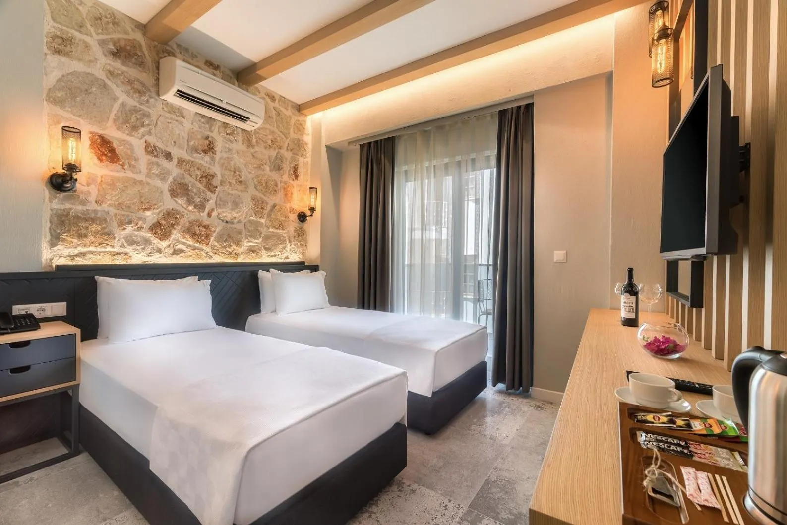 Photo of the whole room in Isola 12 Hotel