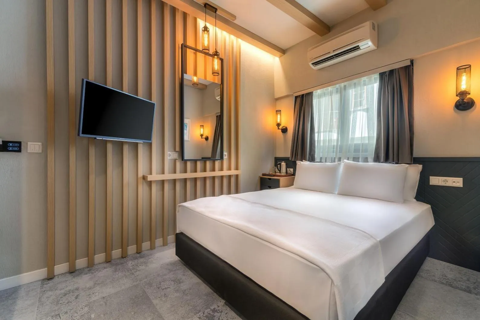 Photo of the whole room in Isola 12 Hotel