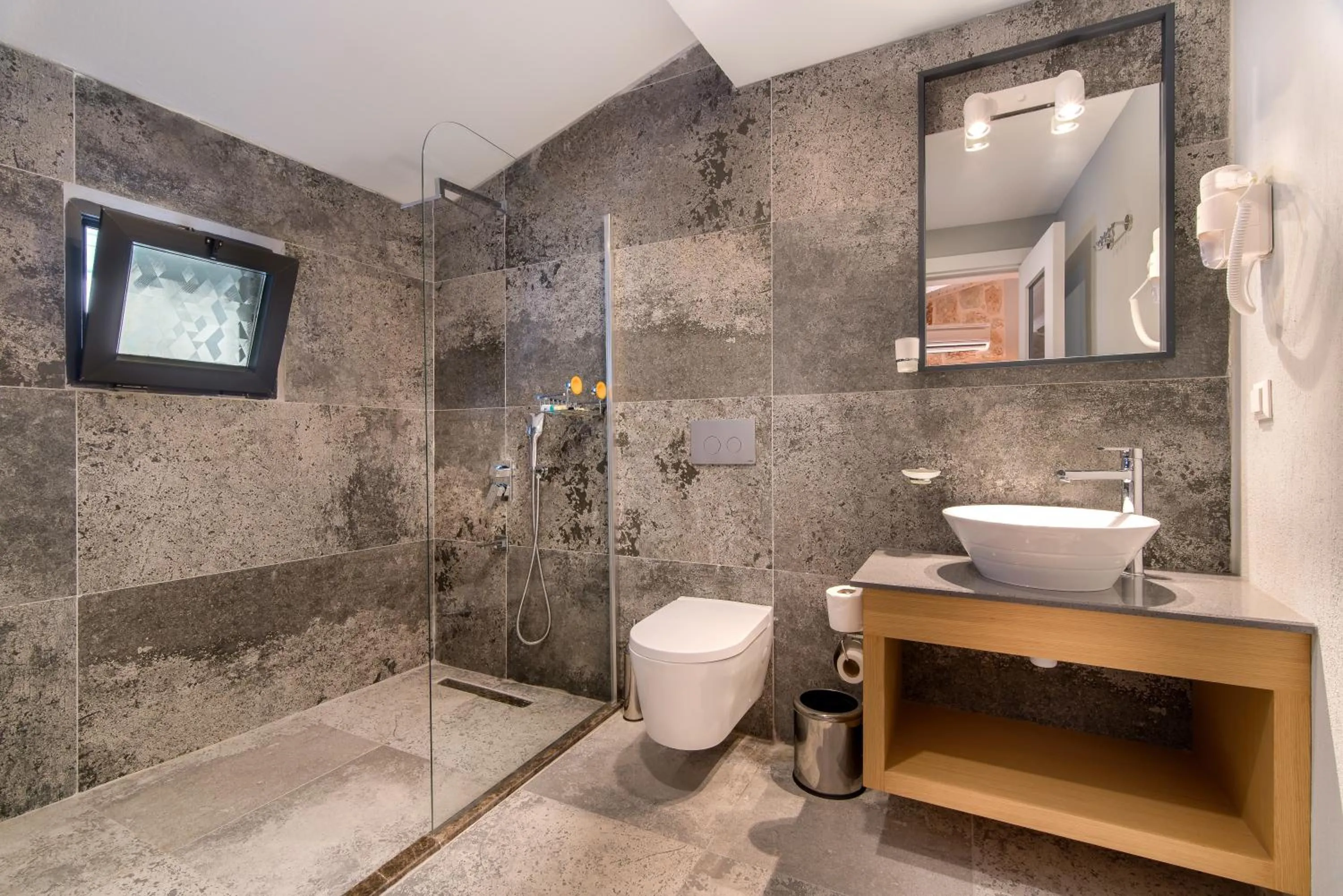 Bathroom in Isola 12 Hotel