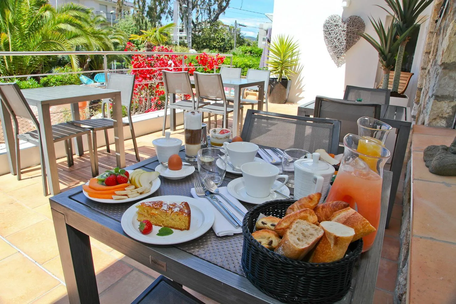 Food and drinks in Hôtel La Villa Cap d’Antibes