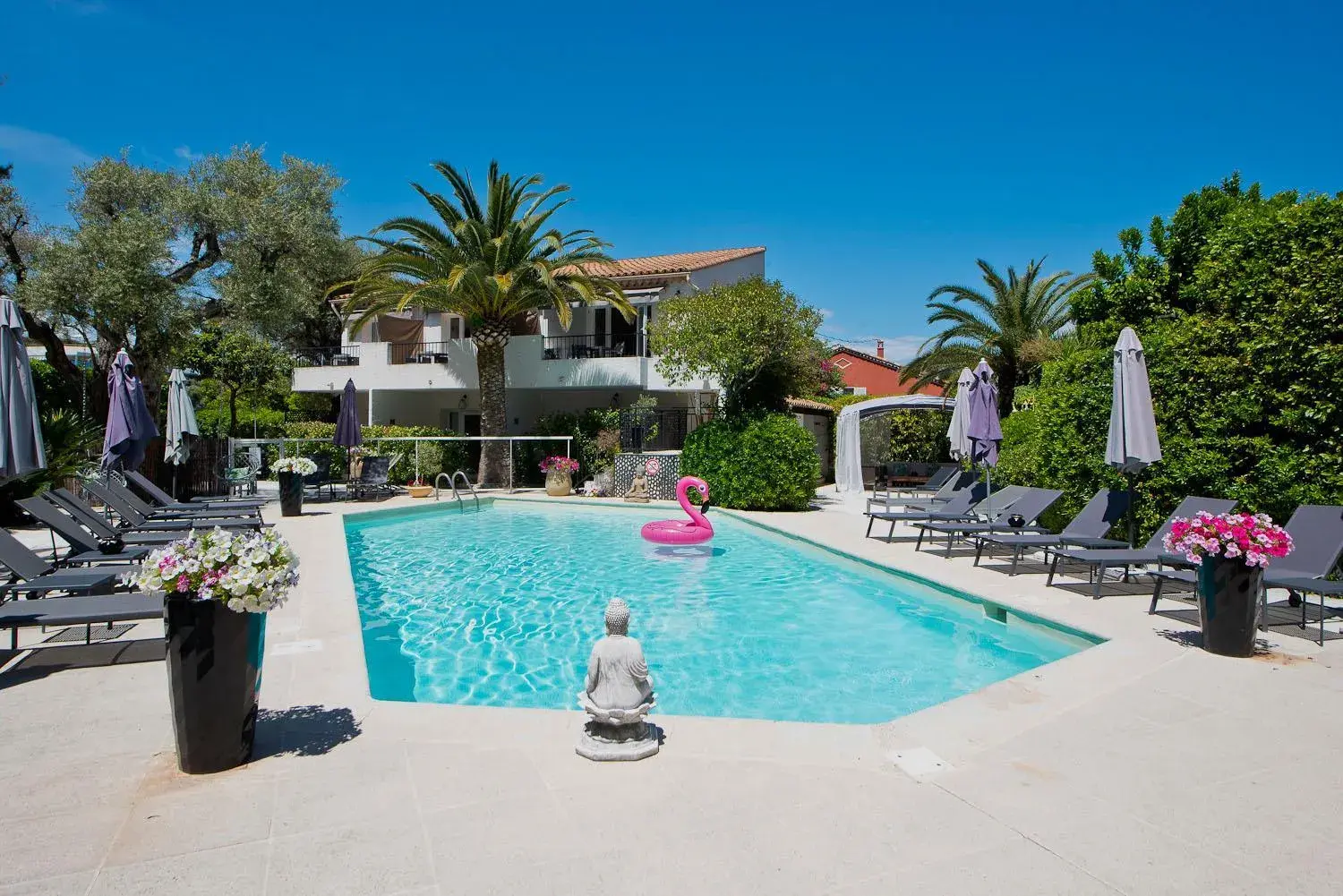 Swimming pool in Hôtel La Villa Cap d’Antibes Swimming pool in Hôtel La Villa Cap d’Antibes