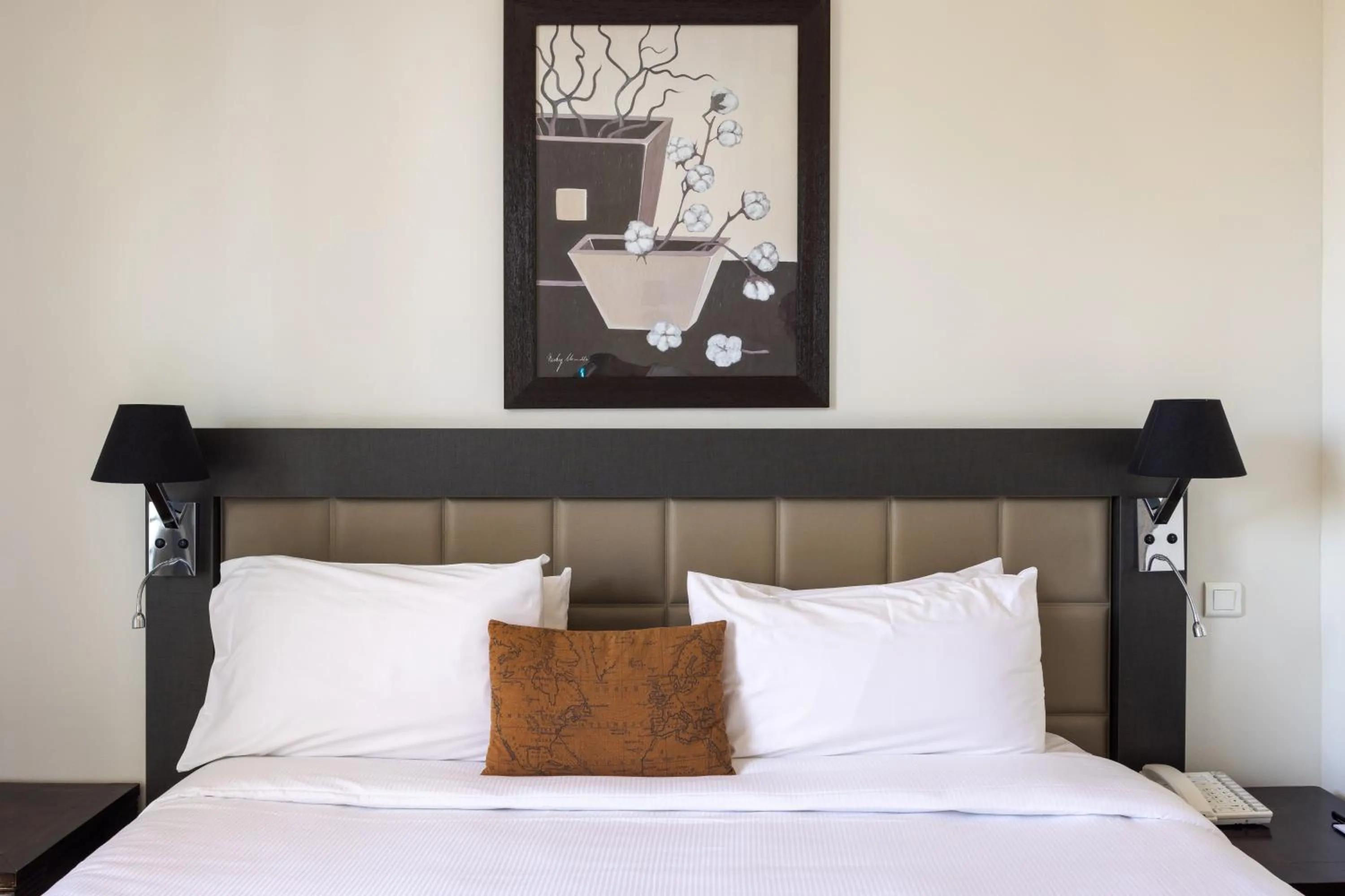 Bedroom, Bed in Hôtel La Villa Cap d’Antibes