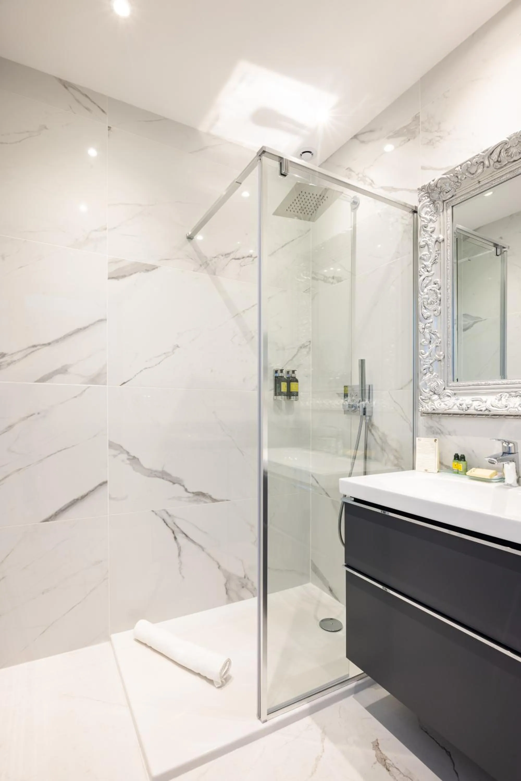 Shower in Hôtel La Villa Cap d’Antibes