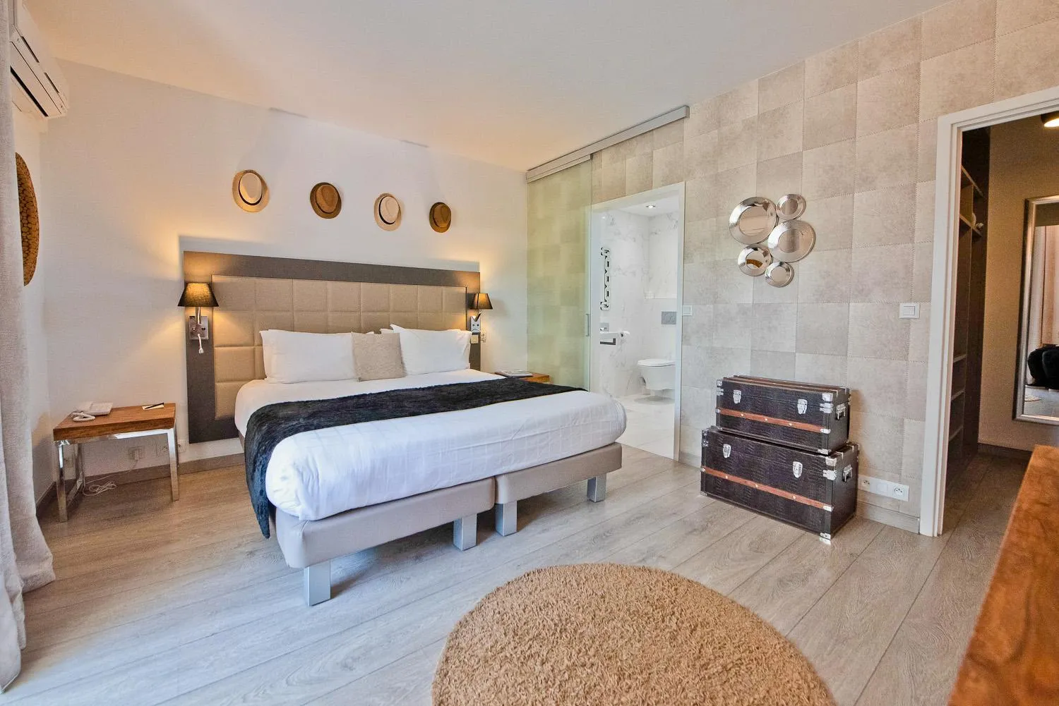 Balcony/Terrace, Bed in Hôtel La Villa Cap d’Antibes