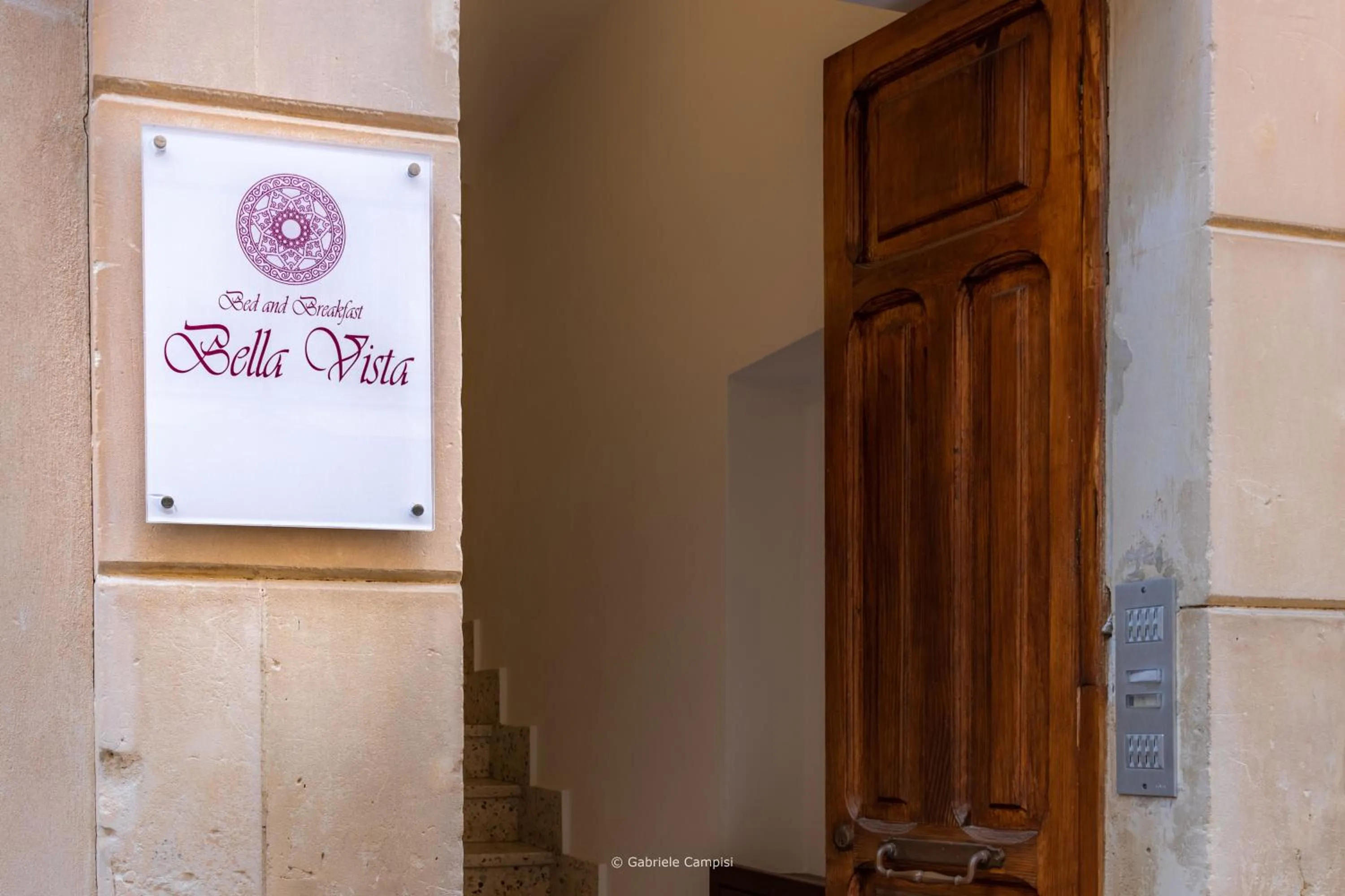 Facade/entrance in Bella Vista Rooms