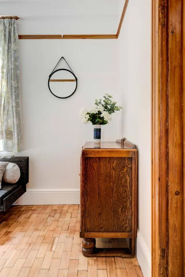 Decorative detail, Bed in The Writers Retreat- Hastings