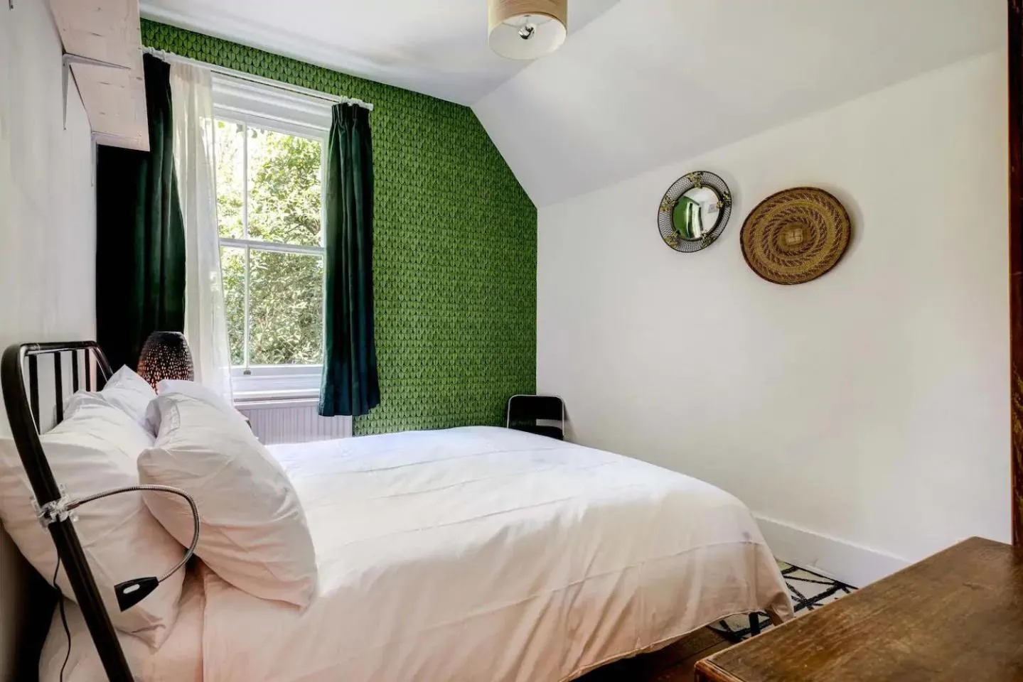 Bedroom, Bed in The Writers Retreat- Hastings