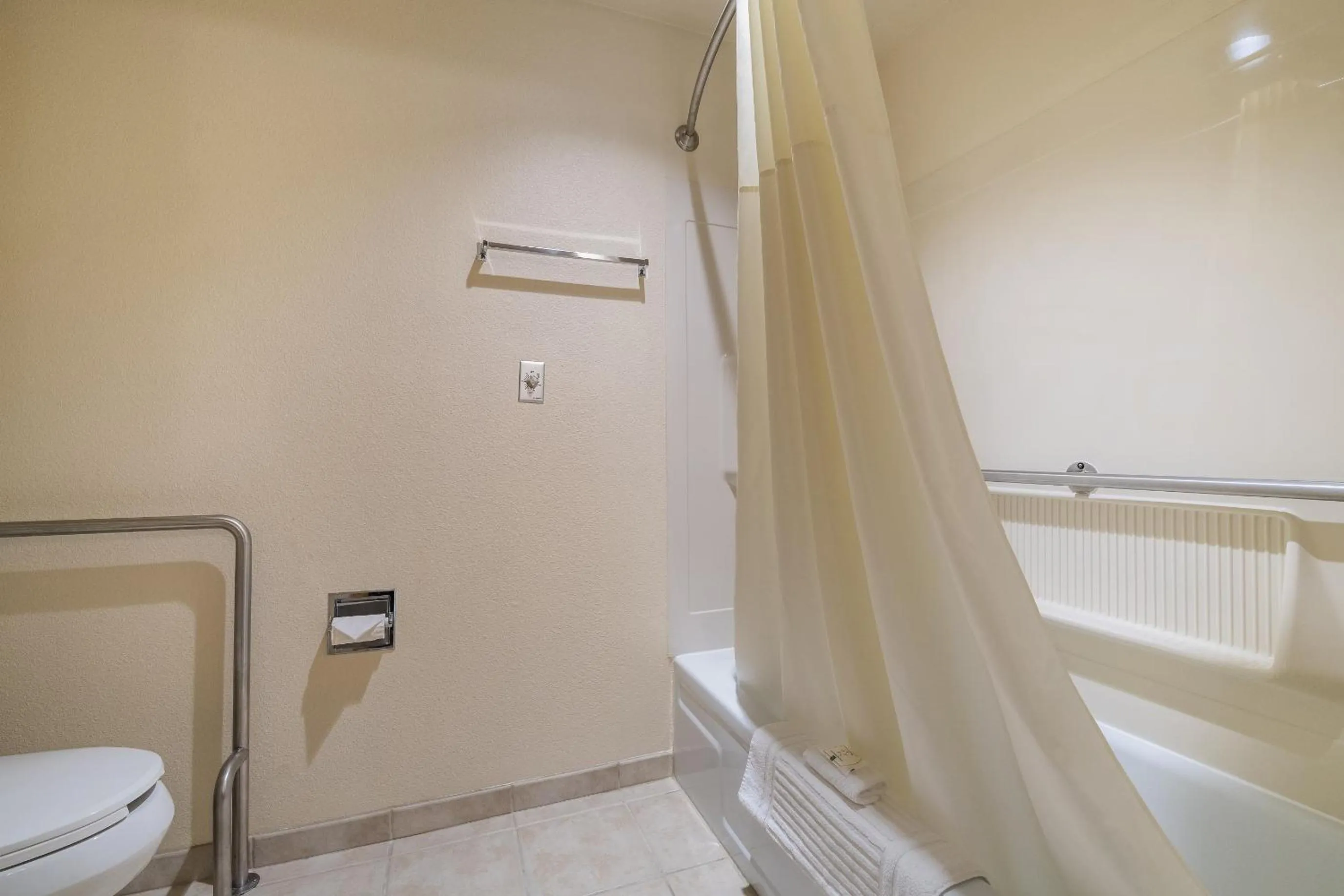Bathroom in Quality Inn & Suites Silverdale Bangor-Keyport