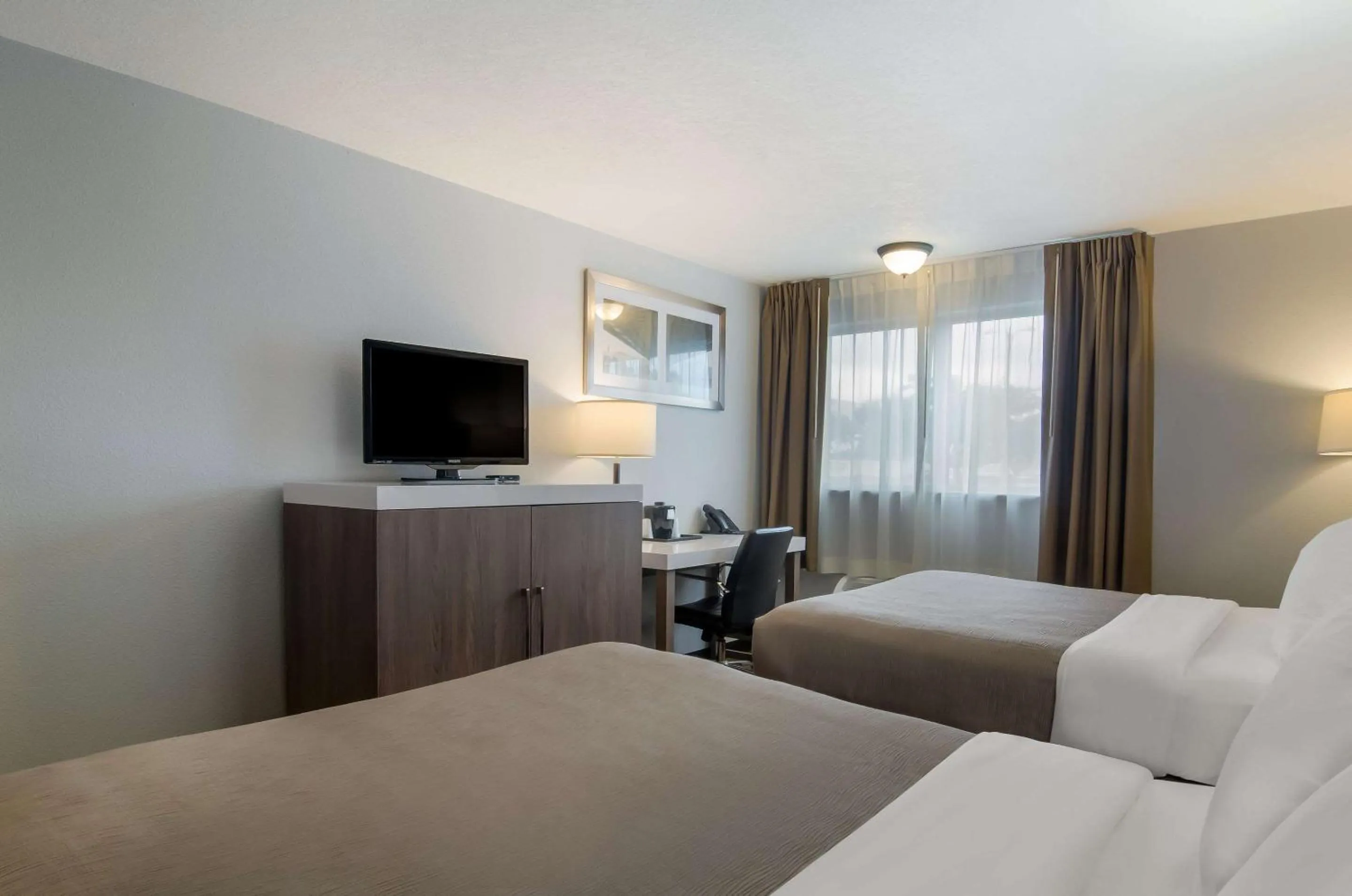 Photo of the whole room, Bed in Quality Inn & Suites Silverdale Bangor-Keyport