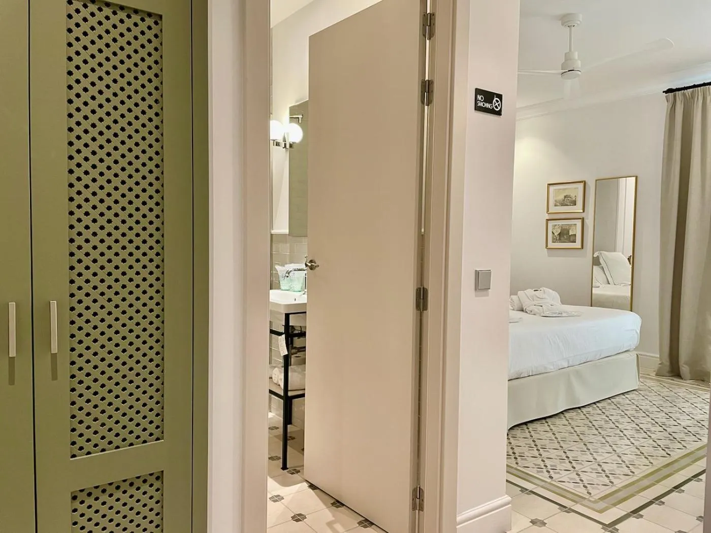 Bathroom, Bed in Hotel Basilica