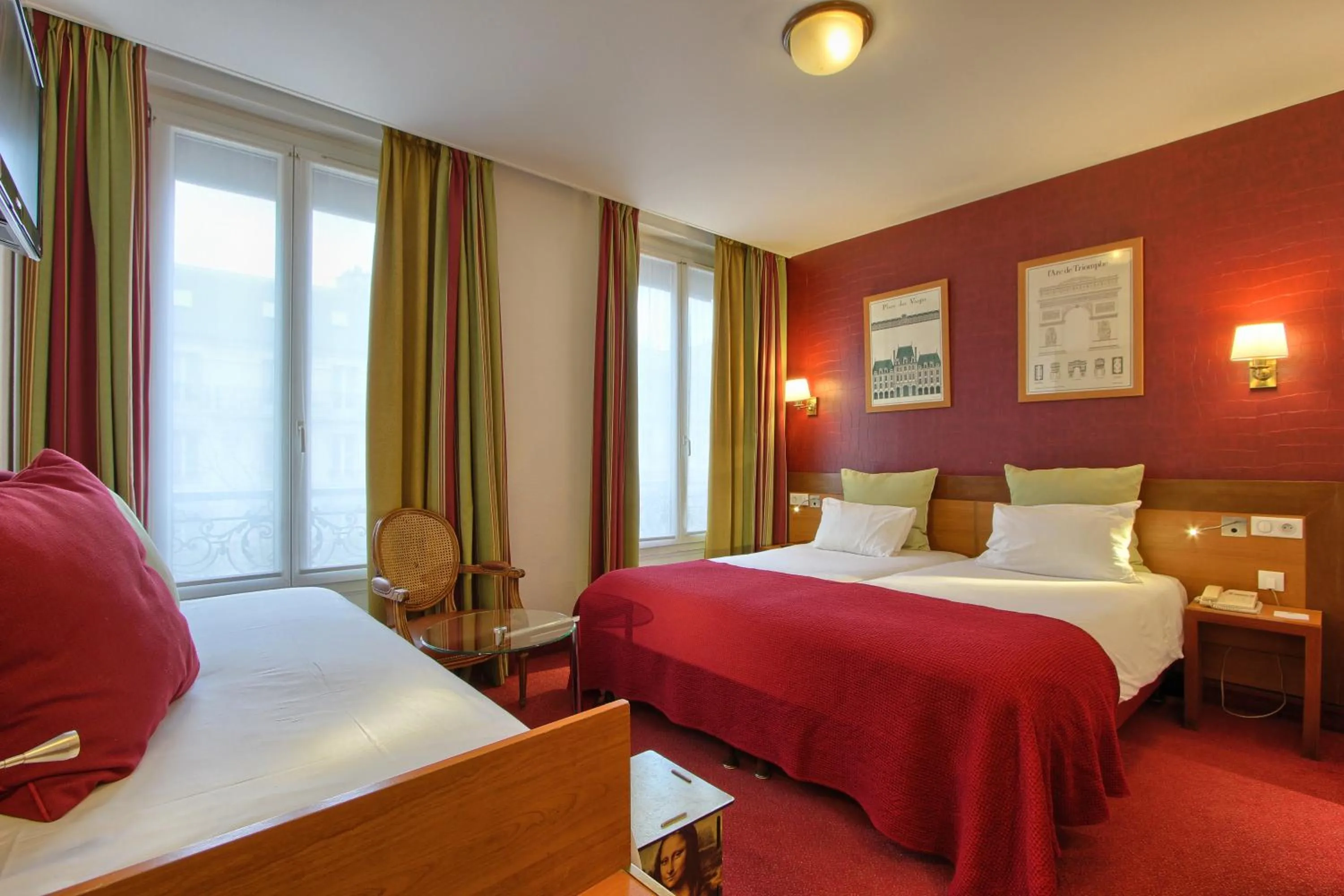 Photo of the whole room, Bed in Timhotel Invalides Eiffel